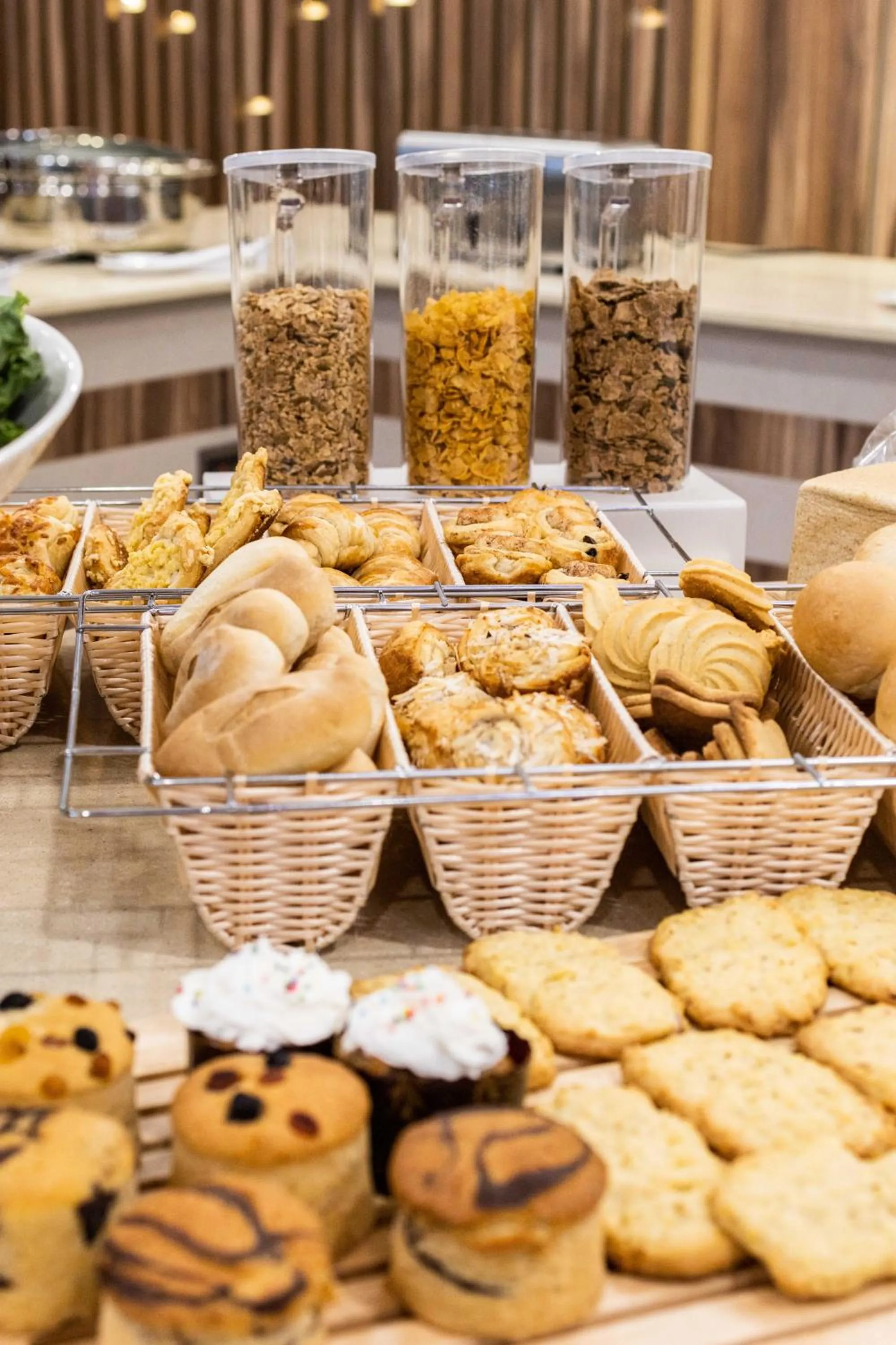 Food in BON Hotel Octagon