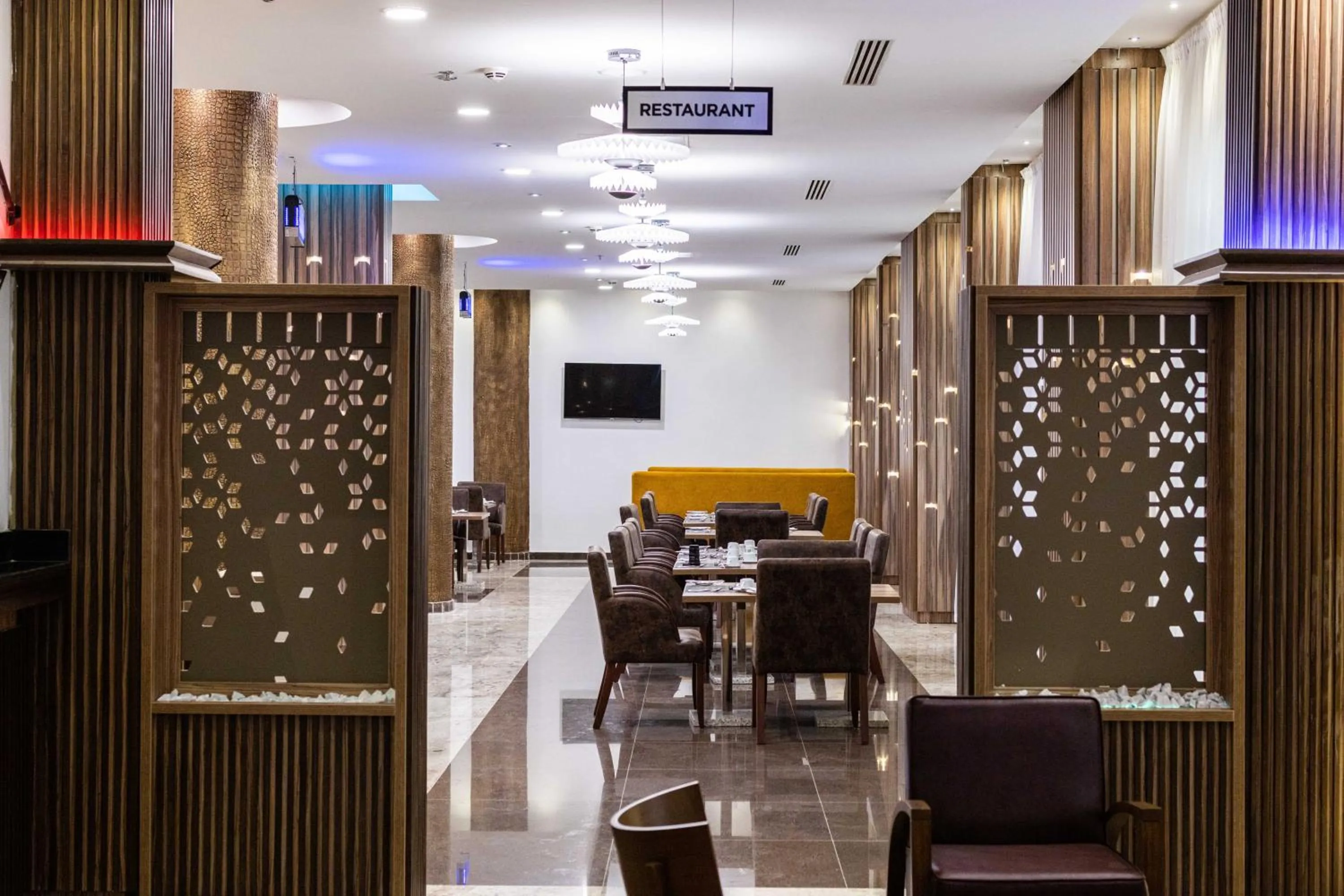 Restaurant/places to eat in BON Hotel Octagon