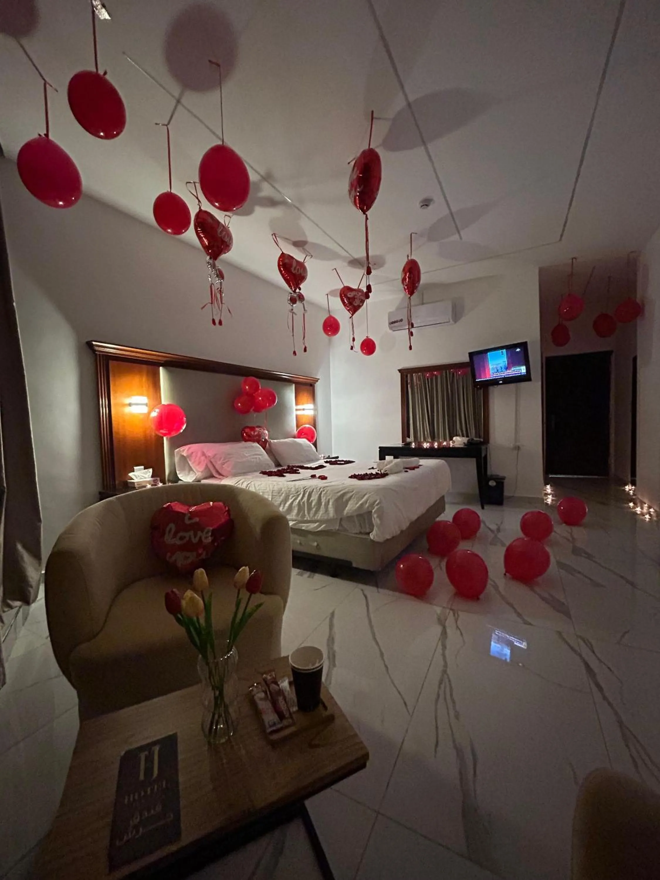 Photo of the whole room, Bed in Jerash Hotel