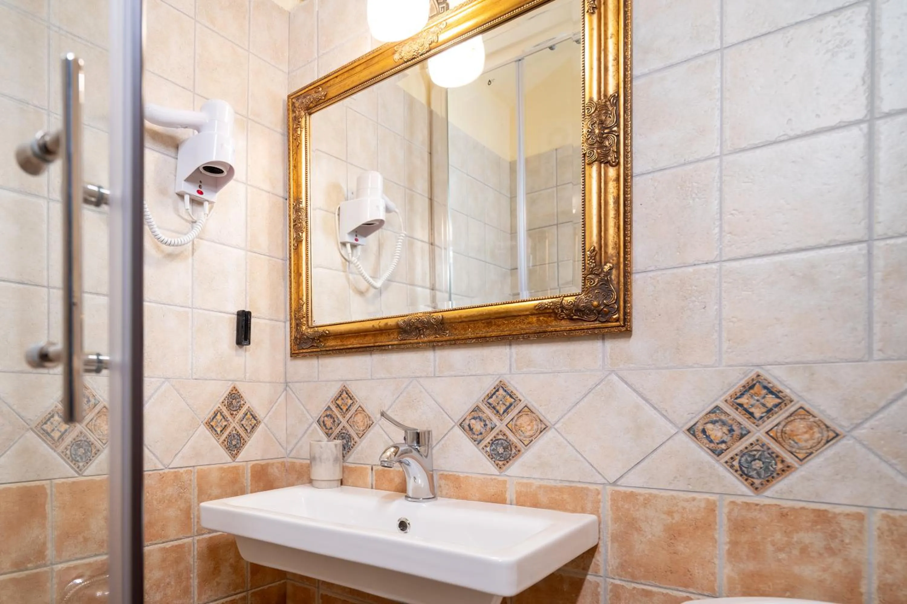 Shower in Archontiko Eleni Hotel