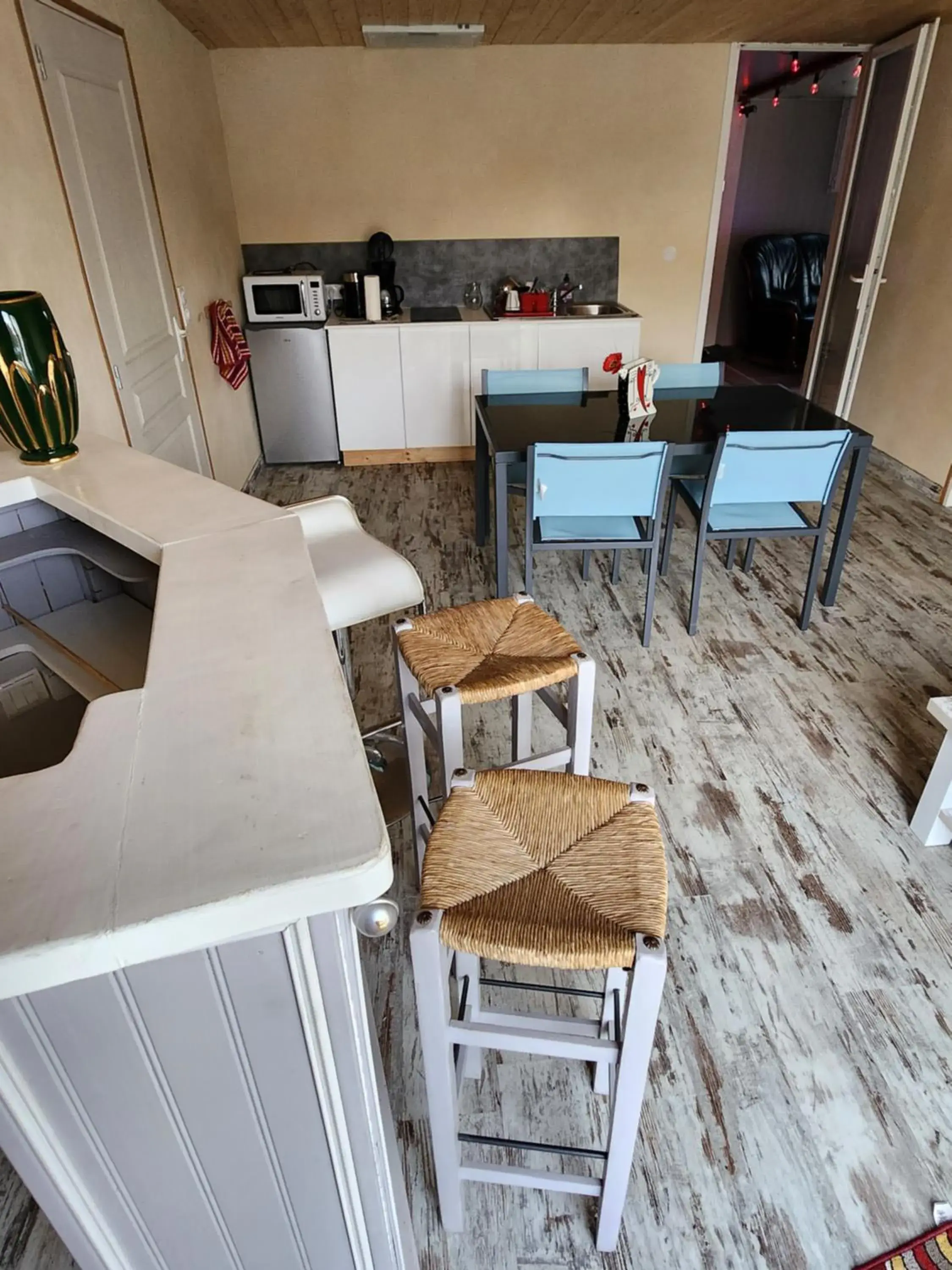 Double Room - single occupancy in Au Balaway Double Room - single occupancy in Au Balaway
