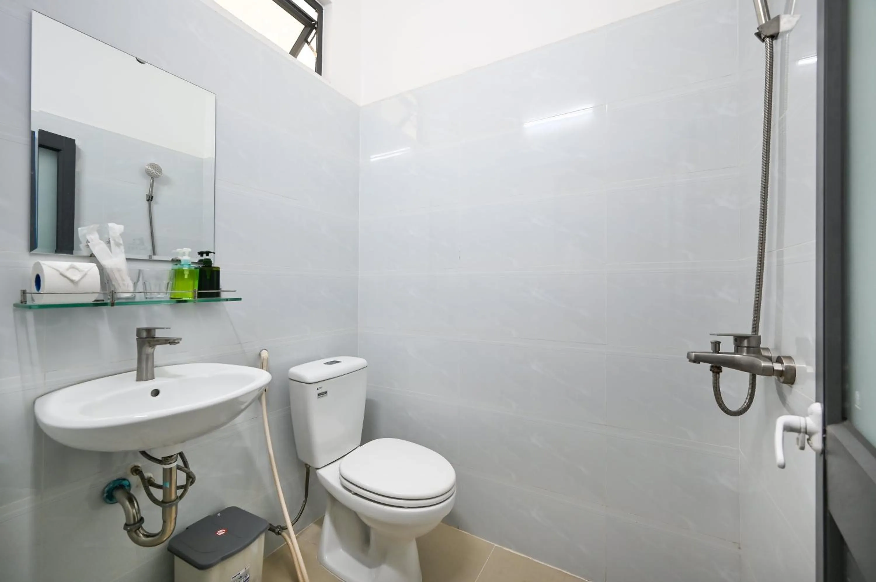 Bathroom in Montana Hotel & Aparment Saigon Airport