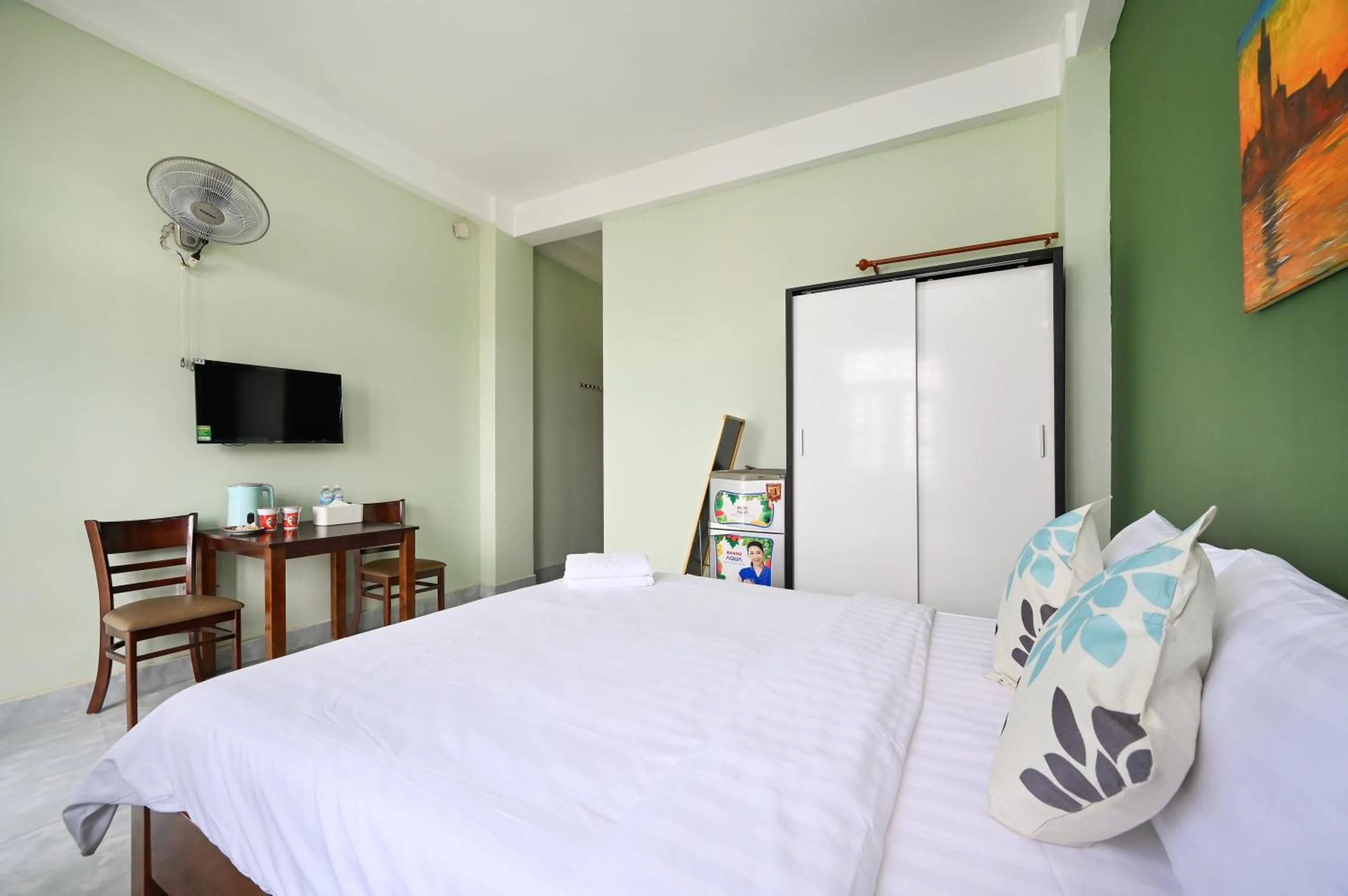 wardrobe, Bed in Montana Hotel & Aparment Saigon Airport