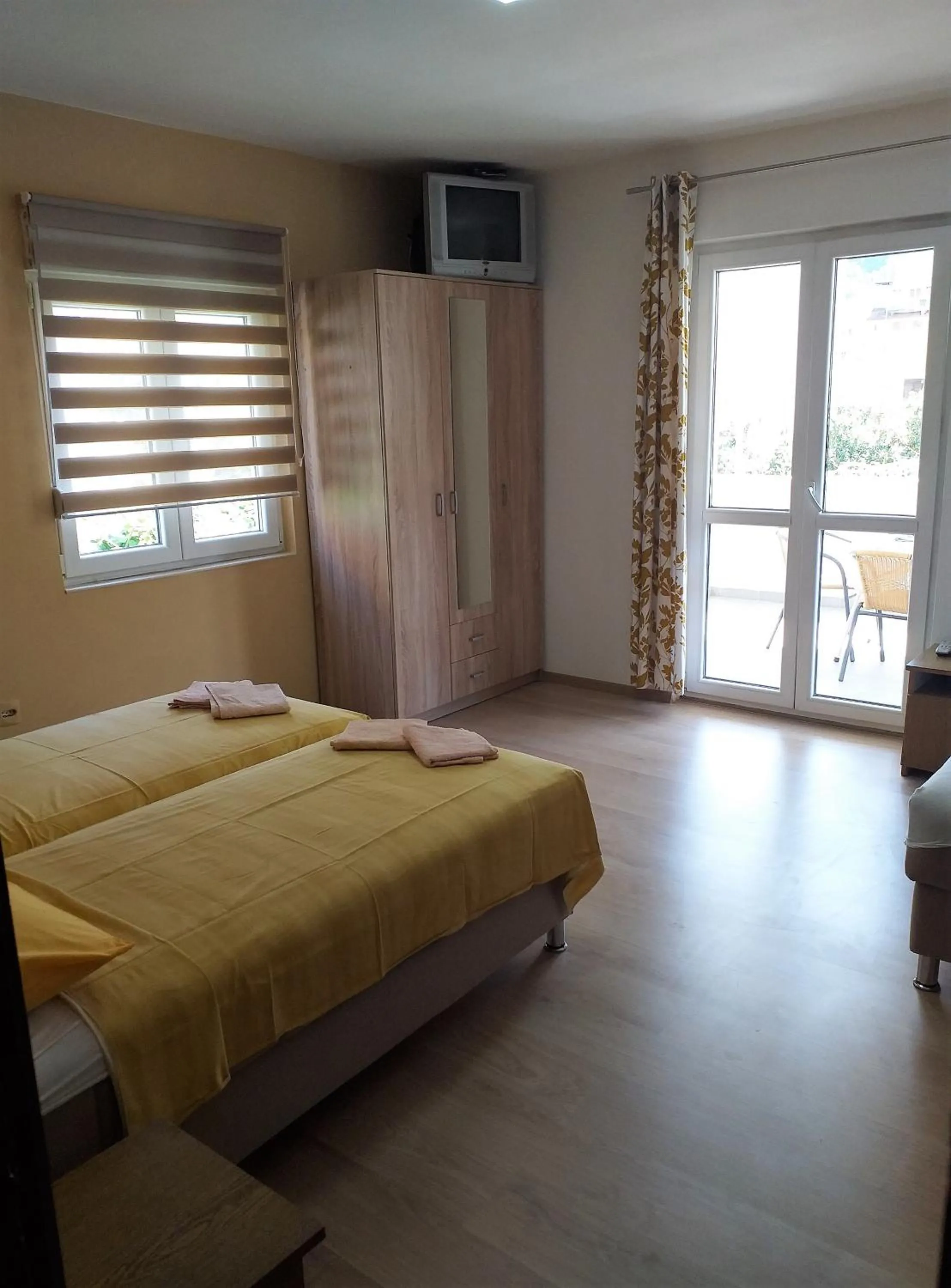 Bed in Mirko Apartments Budva