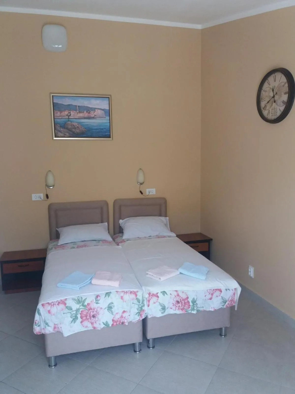 Bed in Mirko Apartments Budva