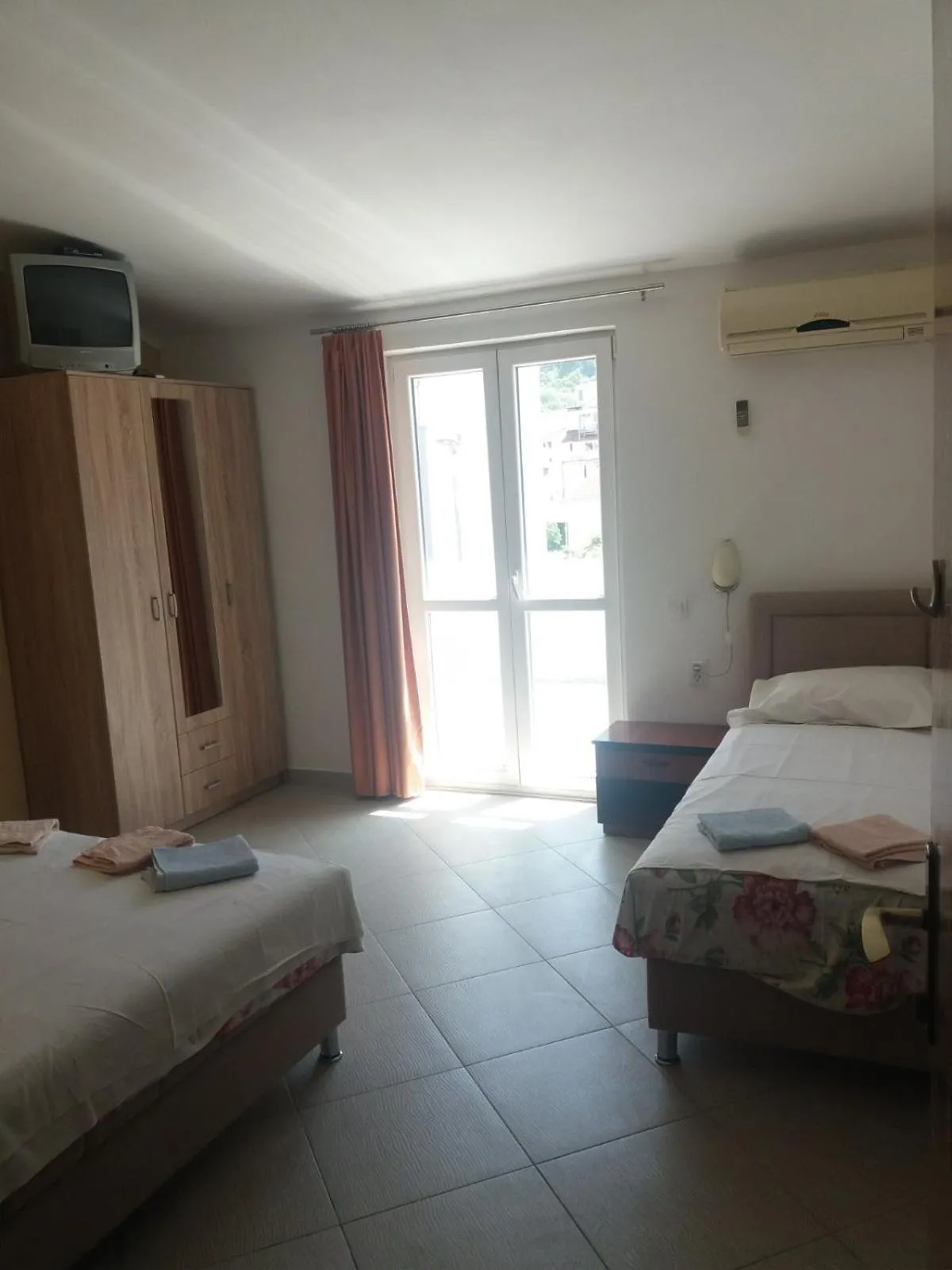 Bed in Mirko Apartments Budva