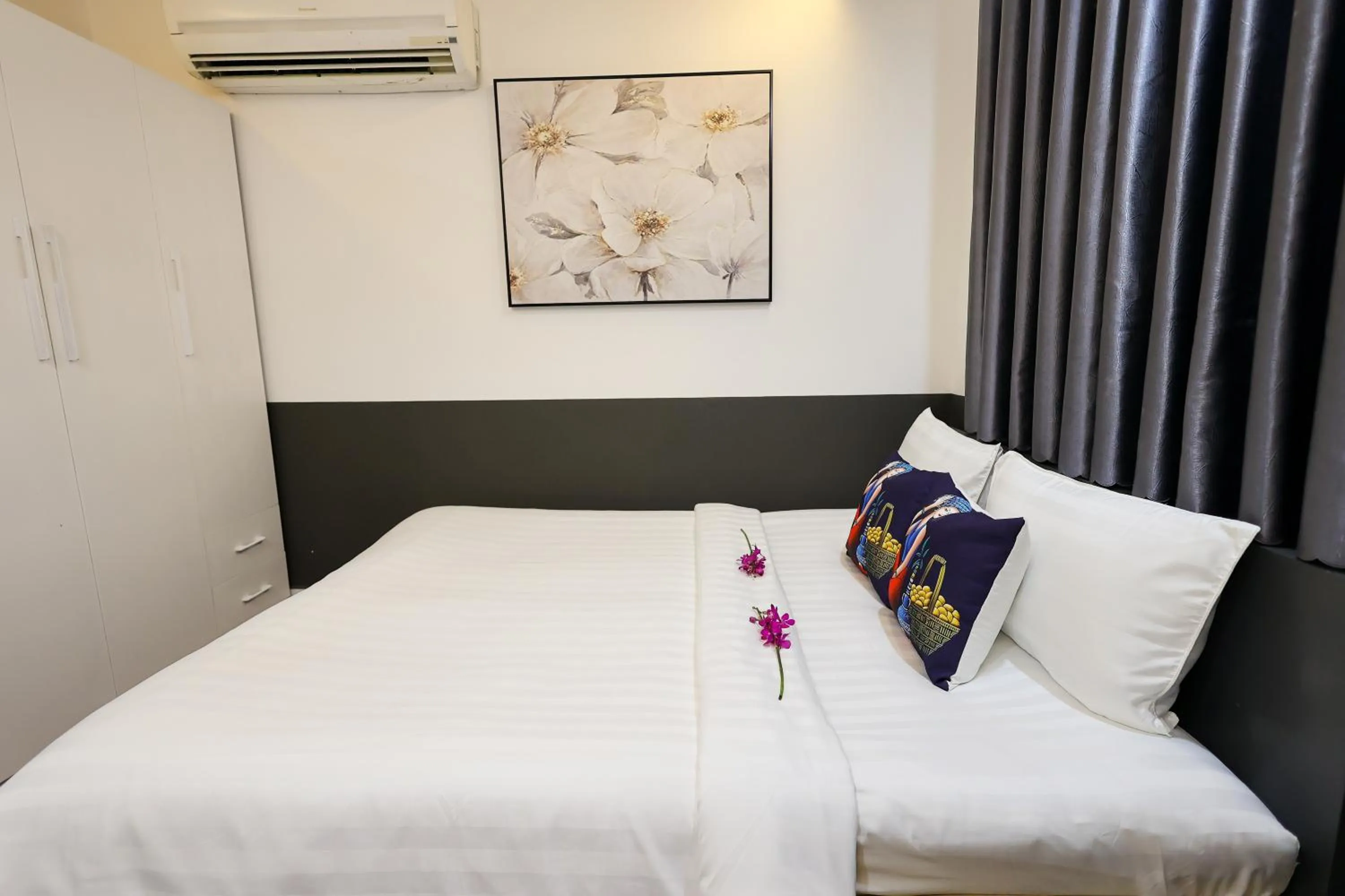 Bed in Ruby Star Hotel Nam Quoc Cang