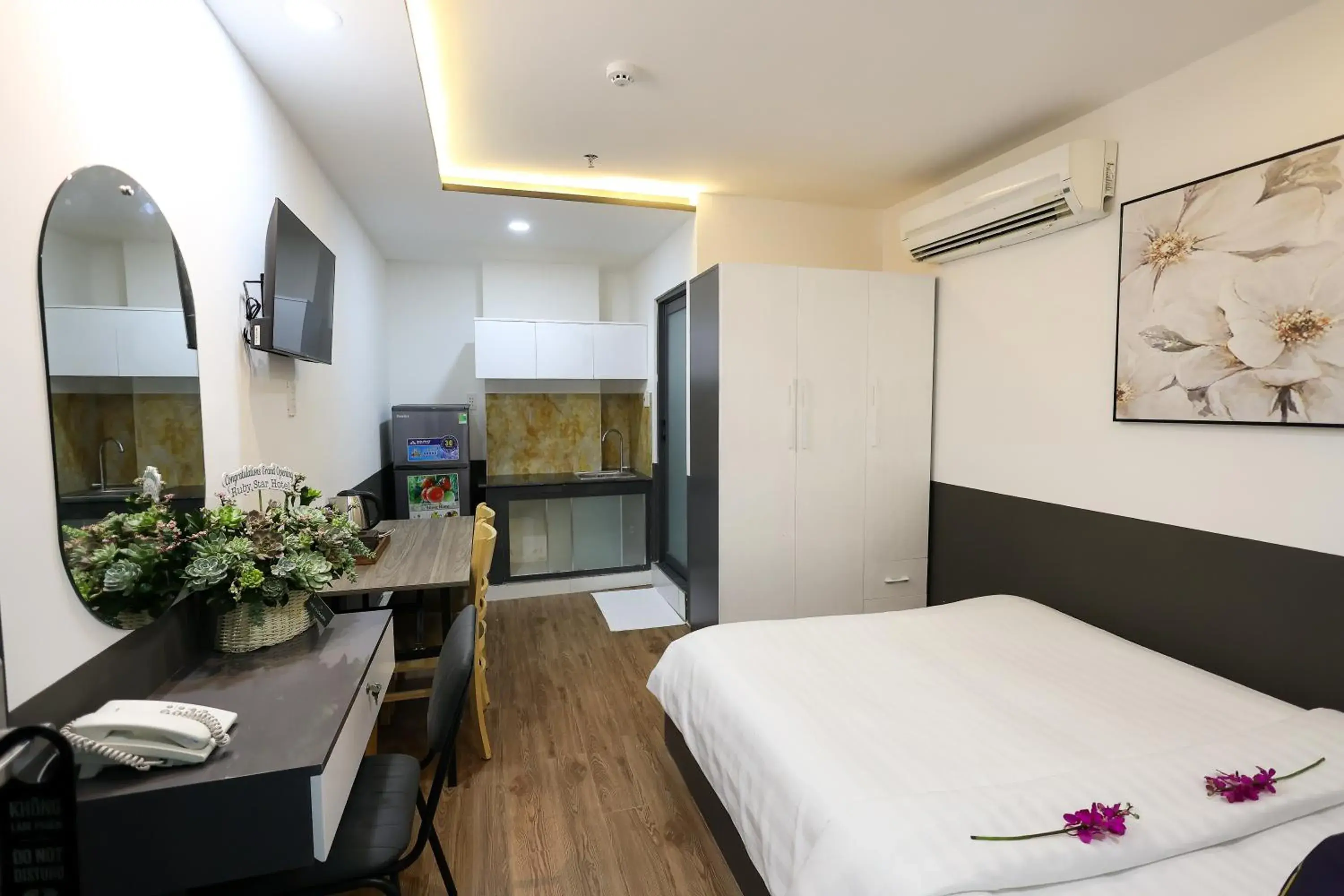 Bed in Ruby Star Hotel Nam Quoc Cang Bed in Ruby Star Hotel Nam Quoc Cang