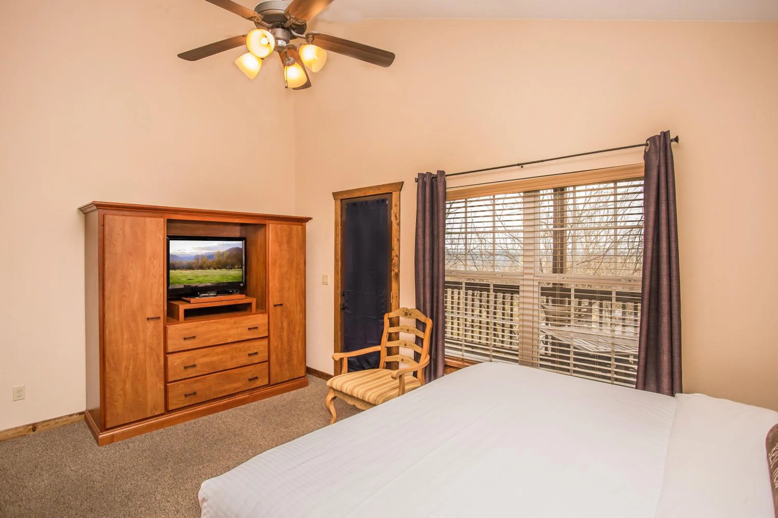 Bedroom, Bed in The Lodges of the Great Smoky Mountains