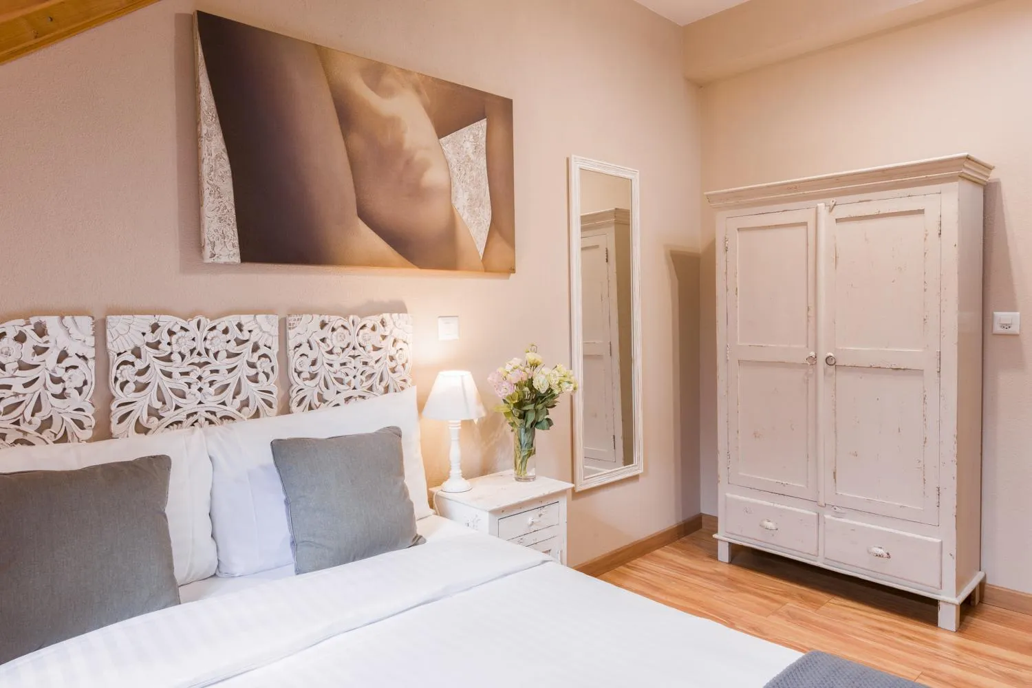 Decorative detail, Bed in Auberge Communale de Carouge