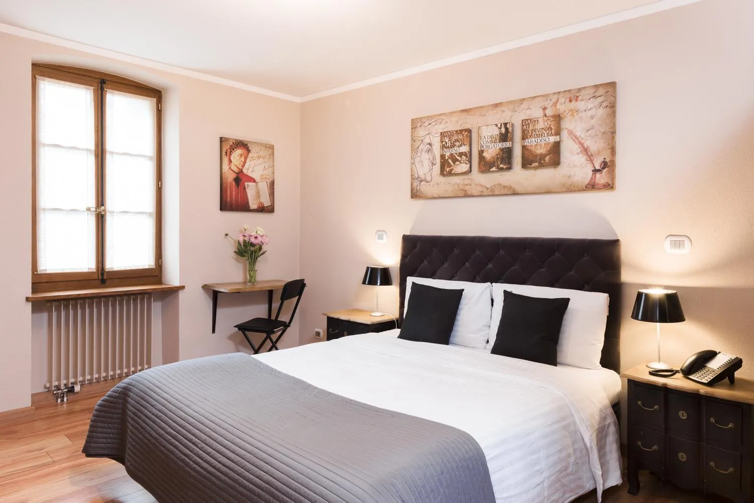 Photo of the whole room, Bed in Auberge Communale de Carouge