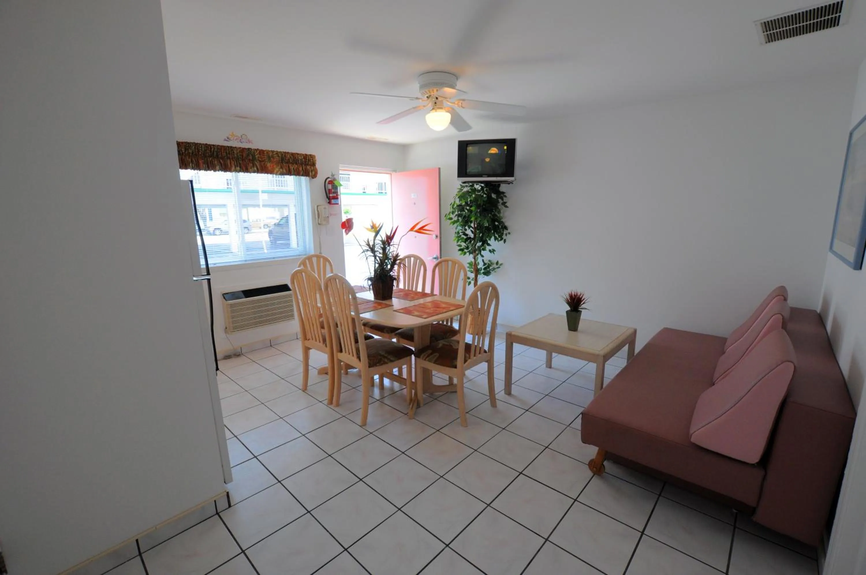 Dining area in Riviera Resort & Suites