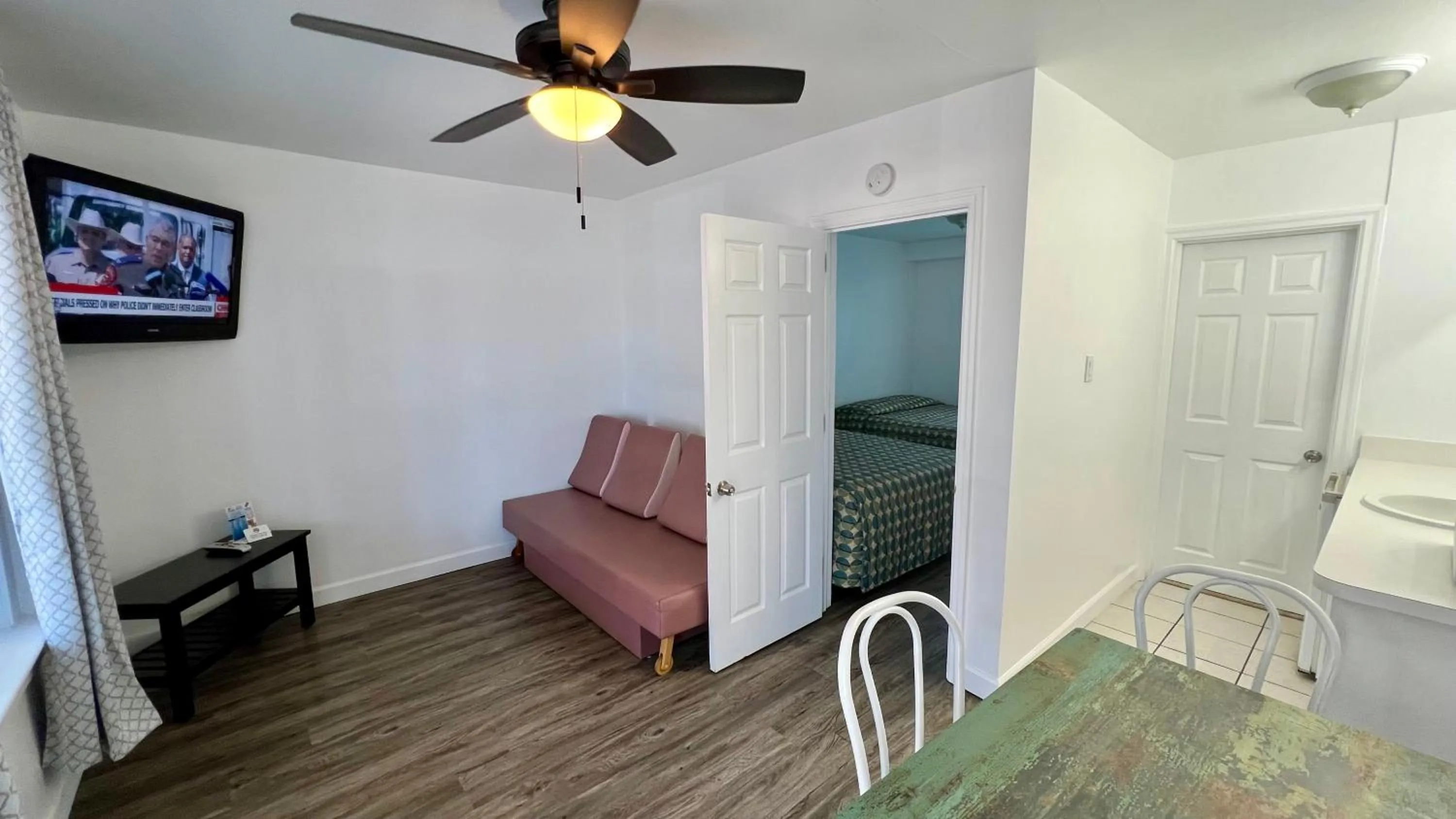 Living room in Riviera Resort & Suites