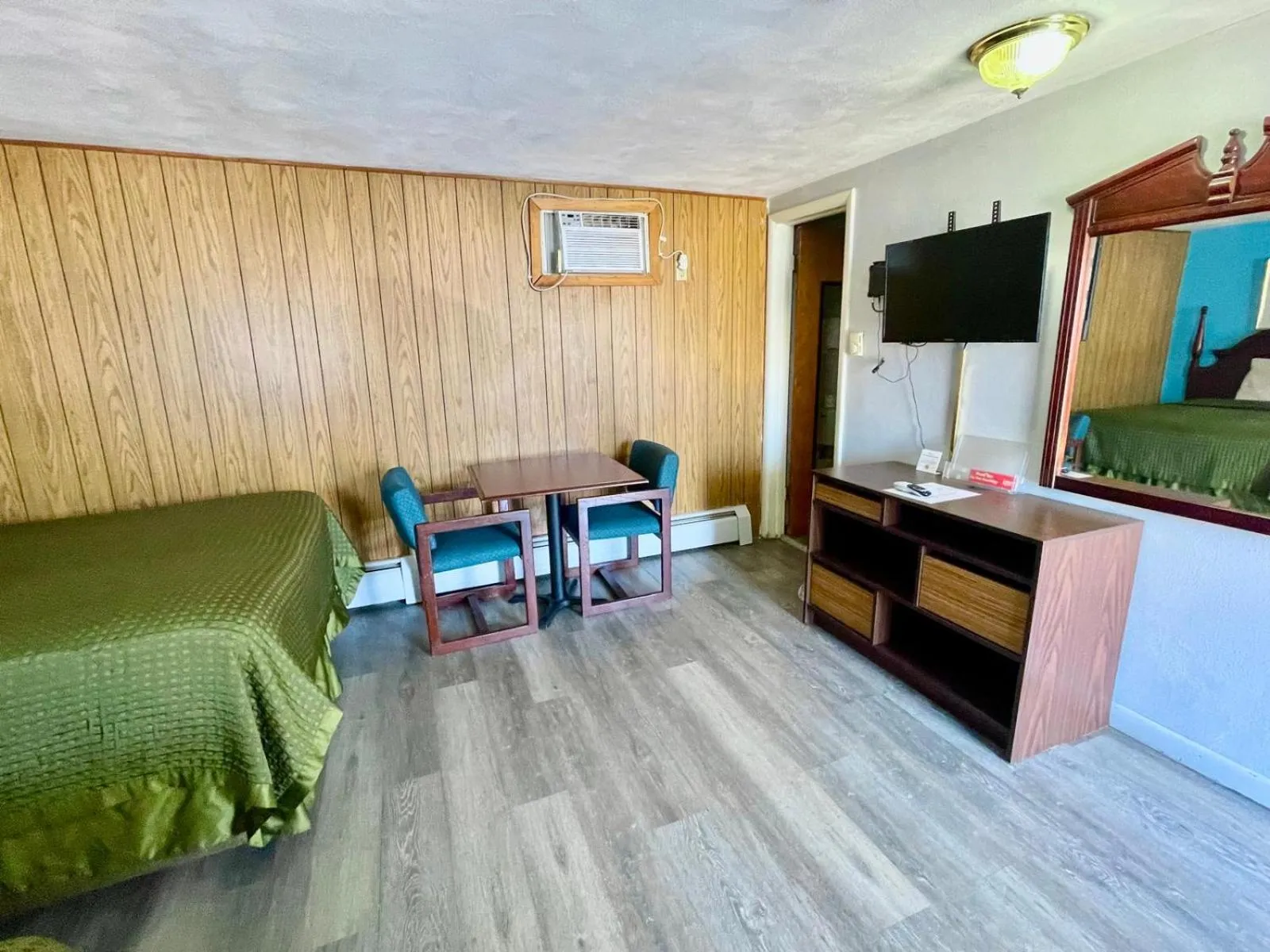 Living room in Travelers Inn Olney