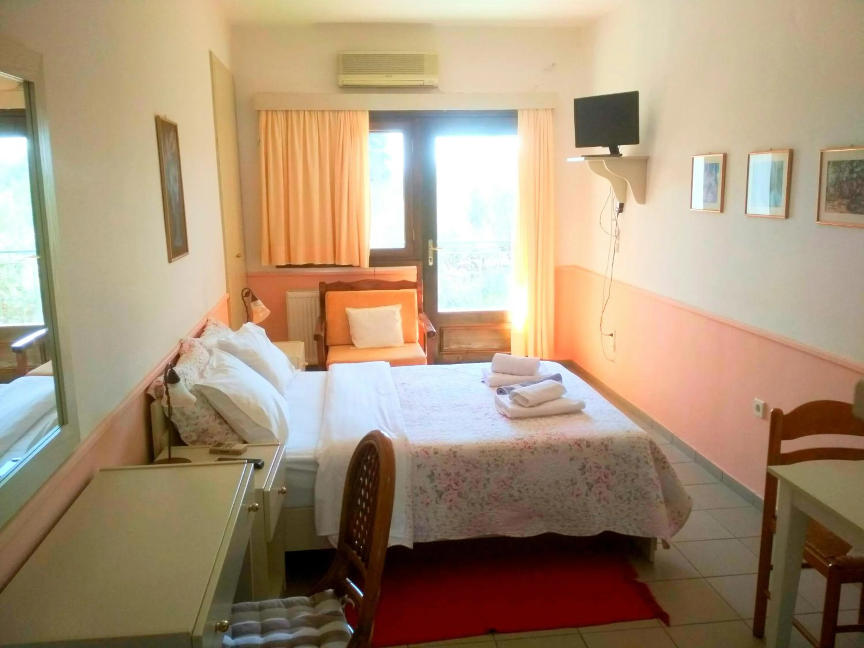 Bed in Rent Rooms Alexiou