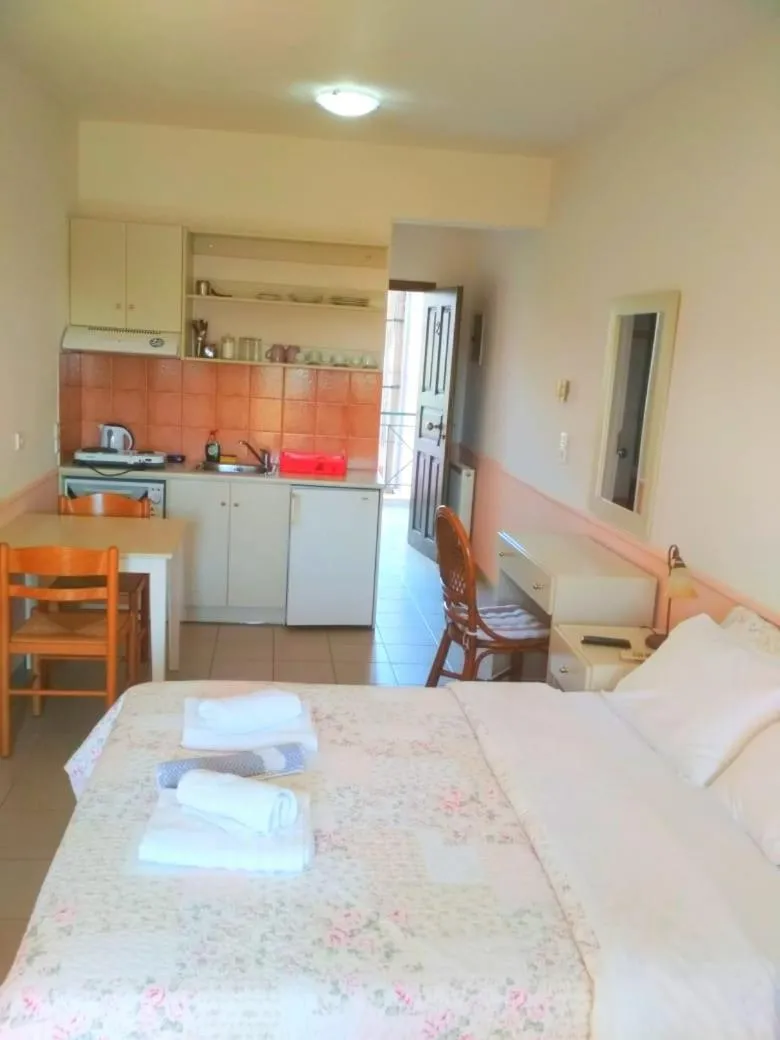 Bed in Rent Rooms Alexiou