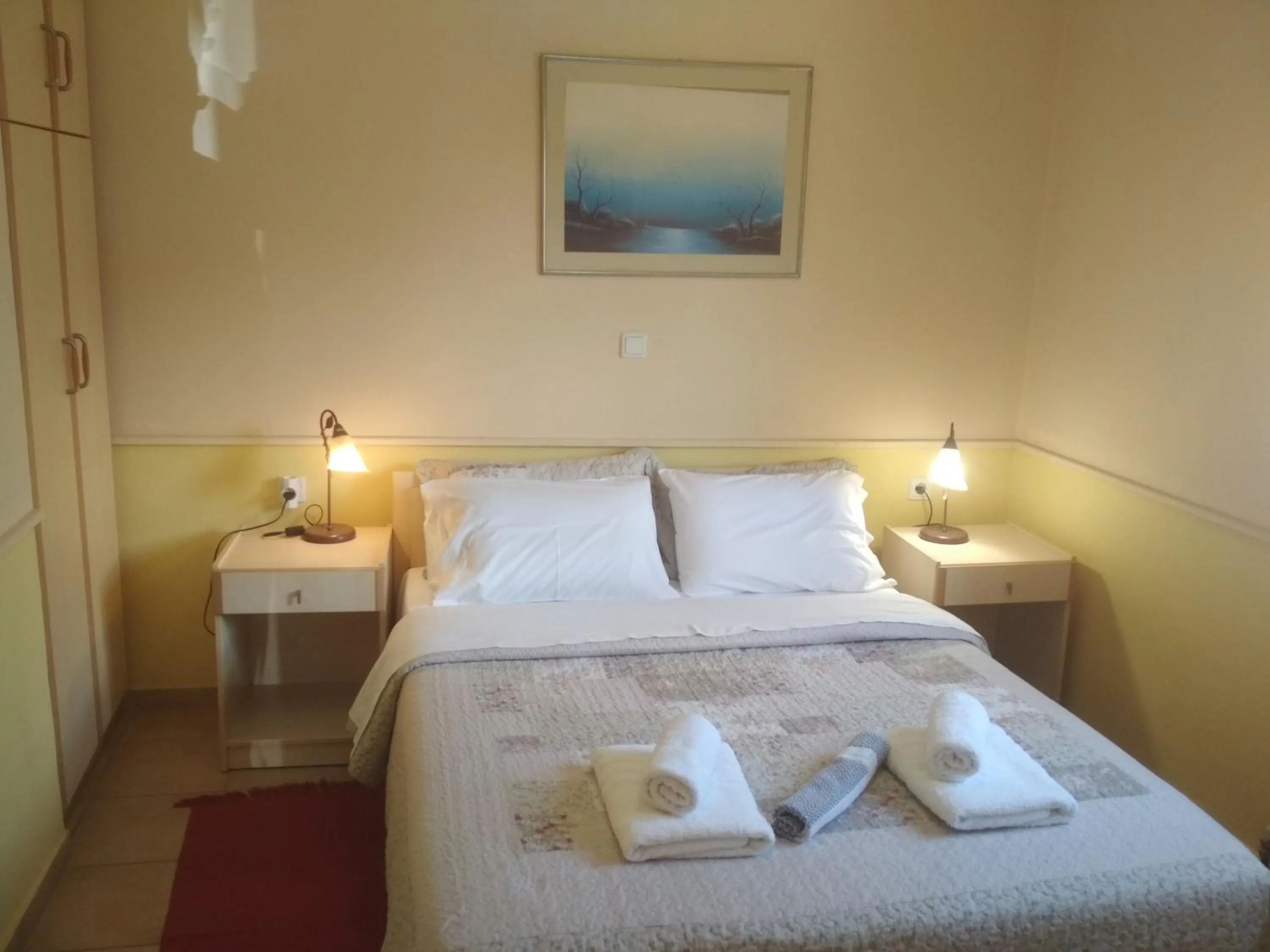 Bed in Rent Rooms Alexiou