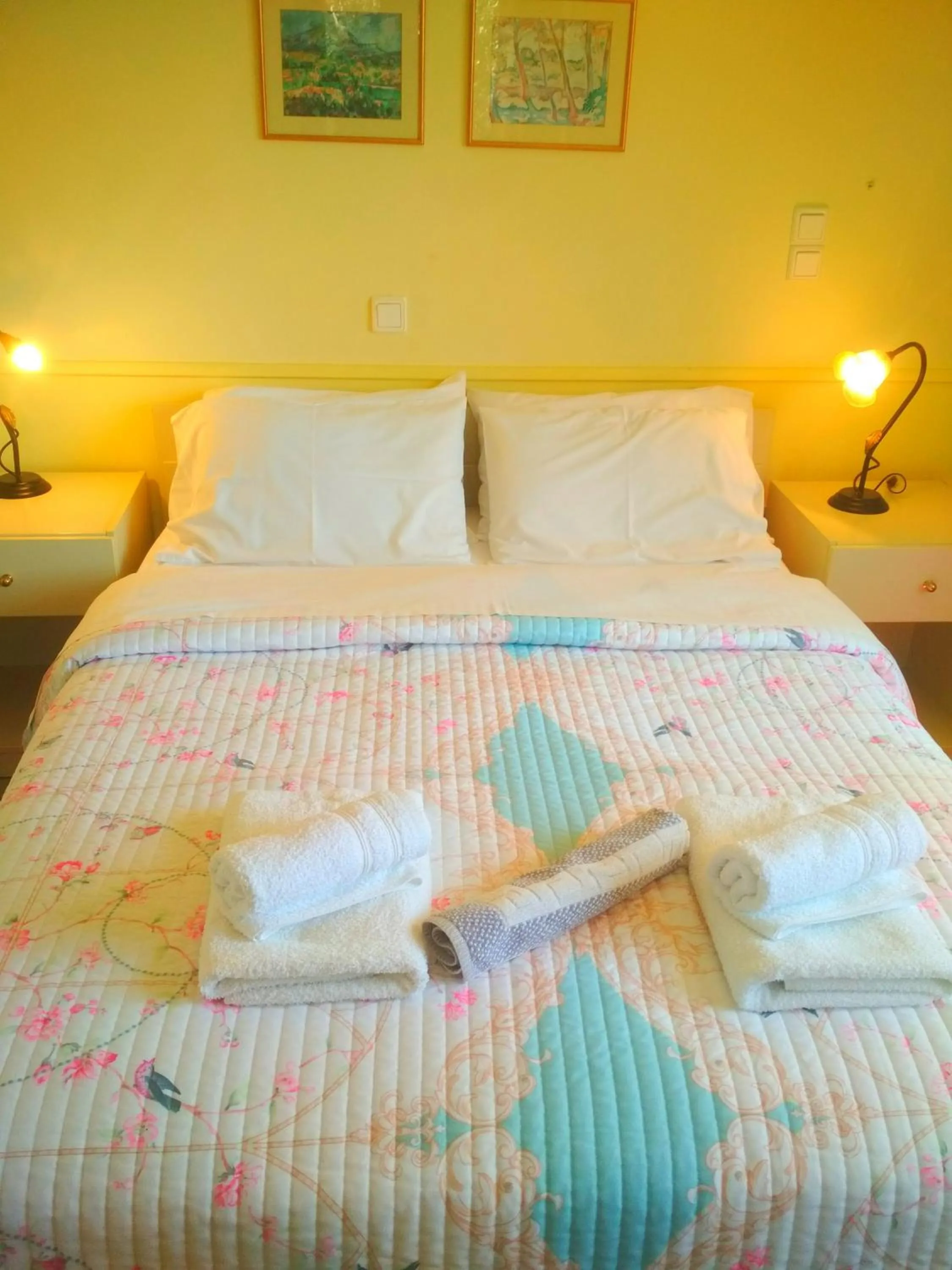 Bed in Rent Rooms Alexiou