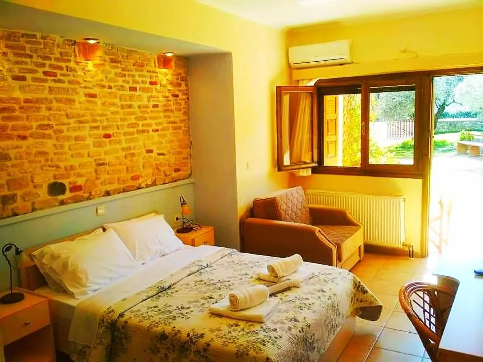 Bed in Rent Rooms Alexiou
