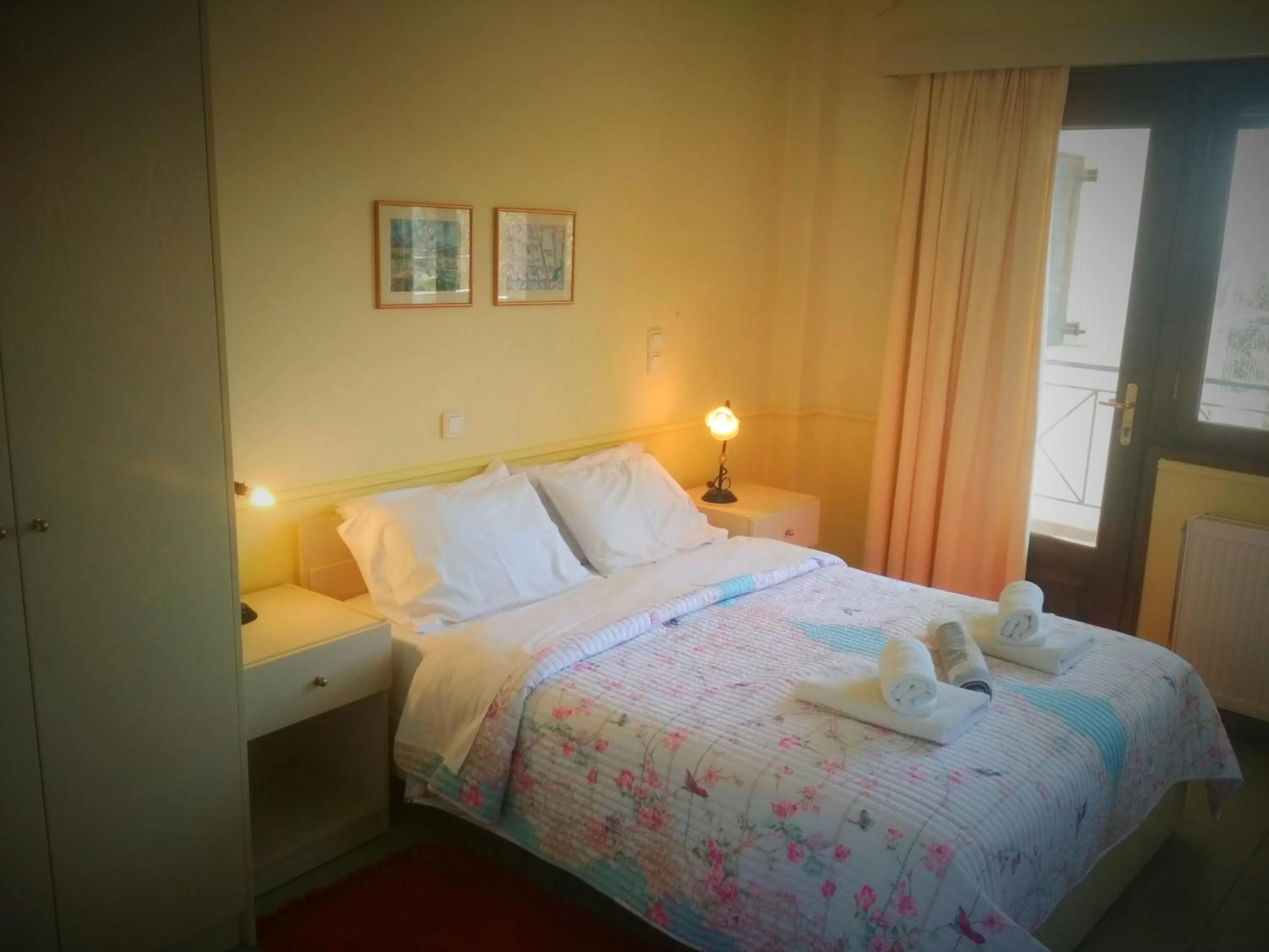 Bed in Rent Rooms Alexiou