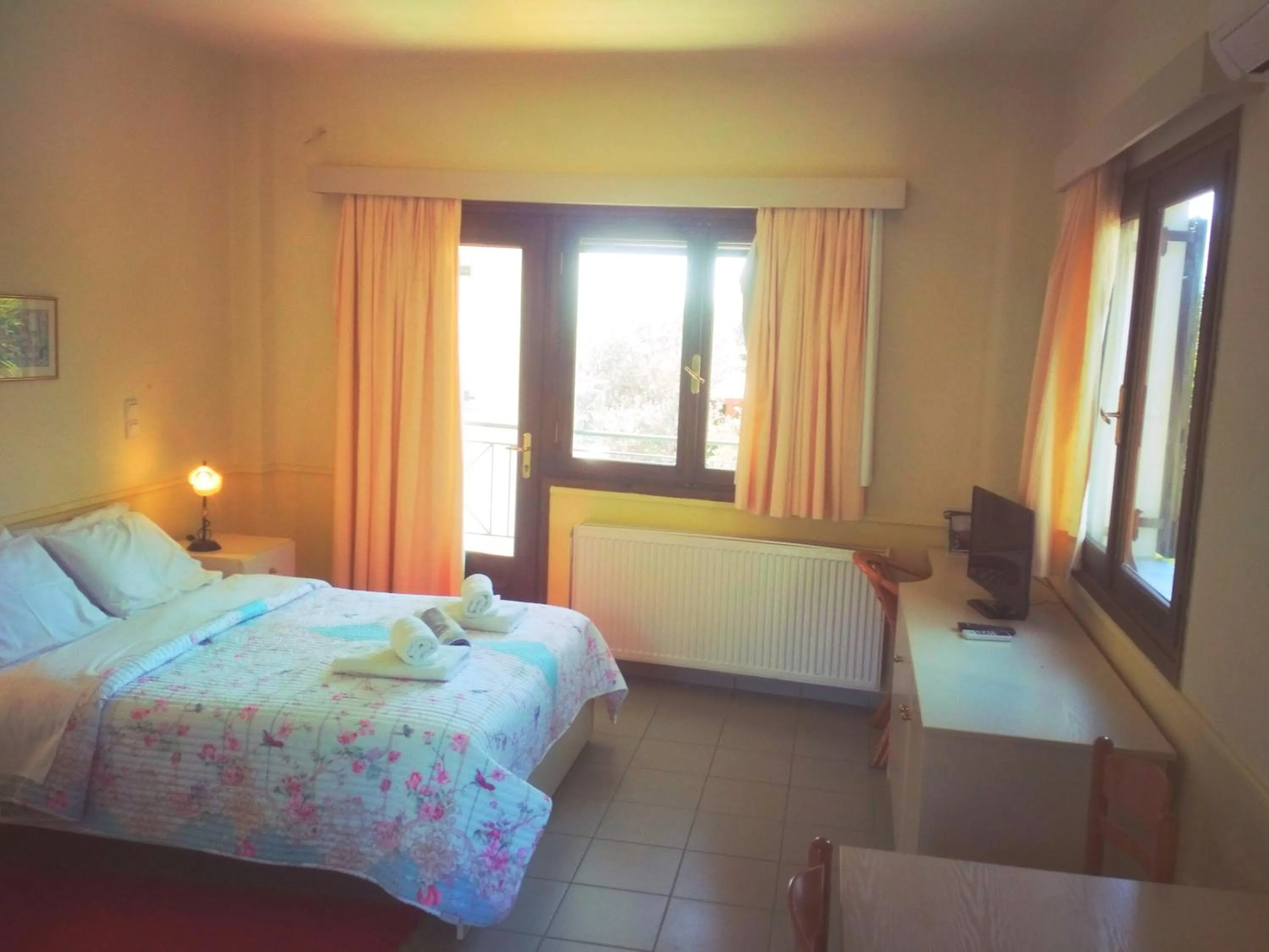 Bed in Rent Rooms Alexiou