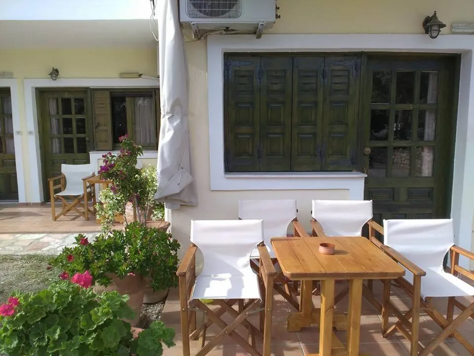 Property building in Rent Rooms Alexiou