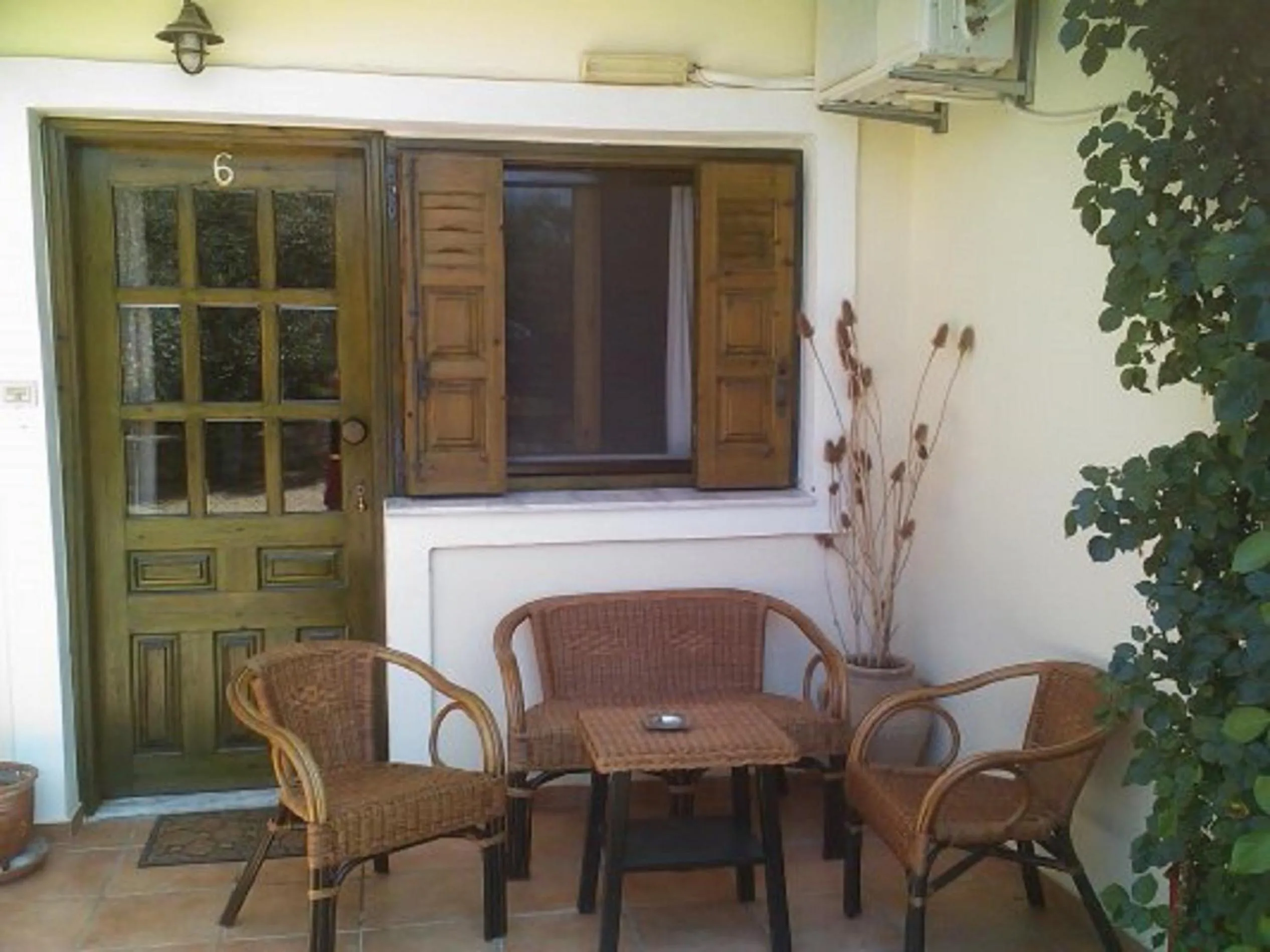 Rent Rooms Alexiou