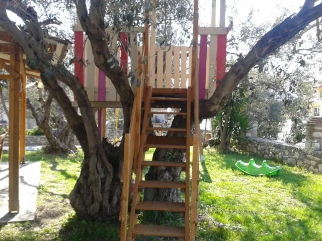 Rent Rooms Alexiou