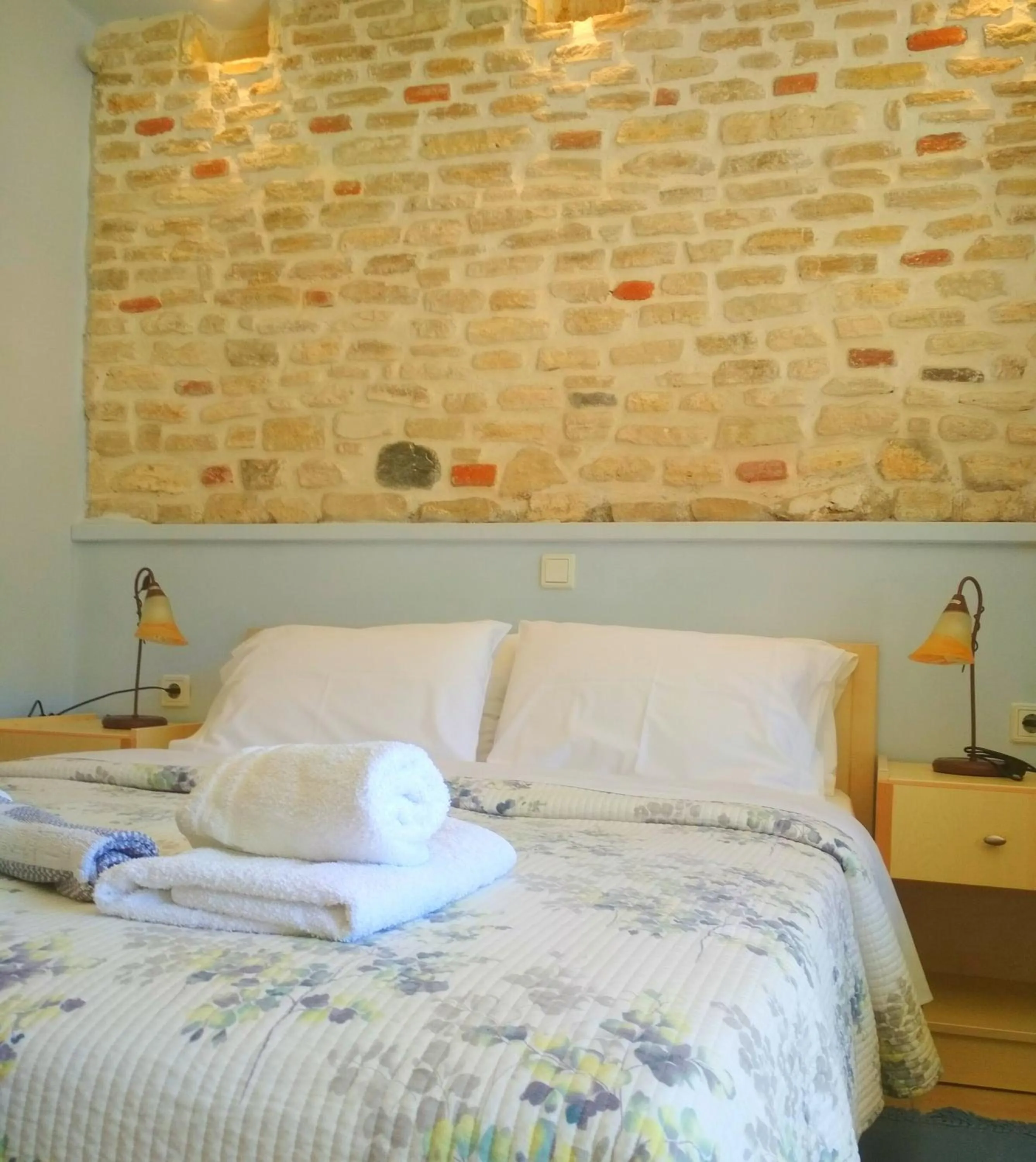 Bed in Rent Rooms Alexiou