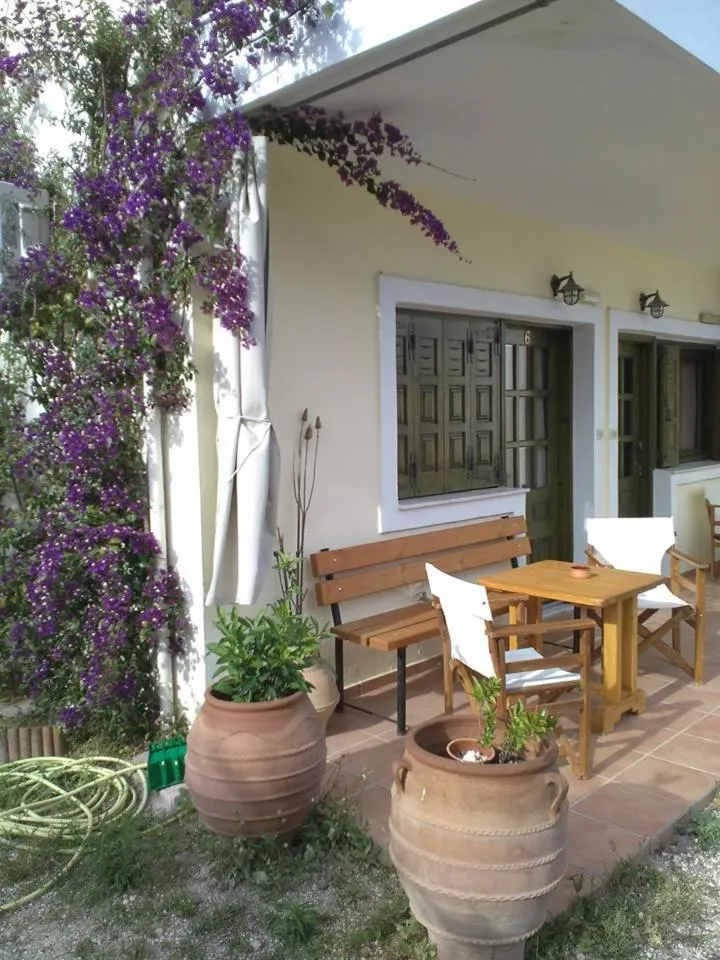 Property building in Rent Rooms Alexiou