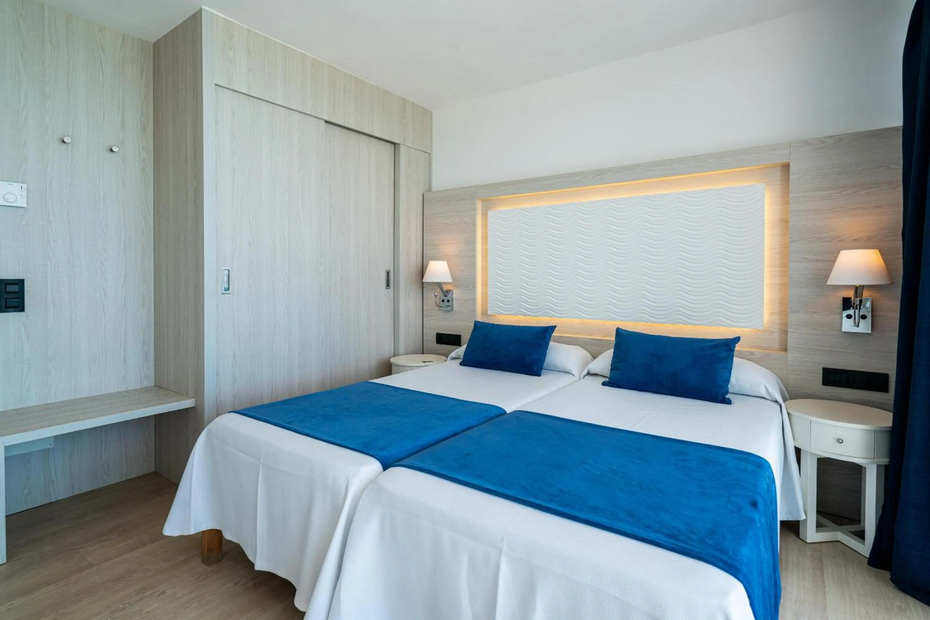 Photo of the whole room, Bed in THB Sa Coma Platja