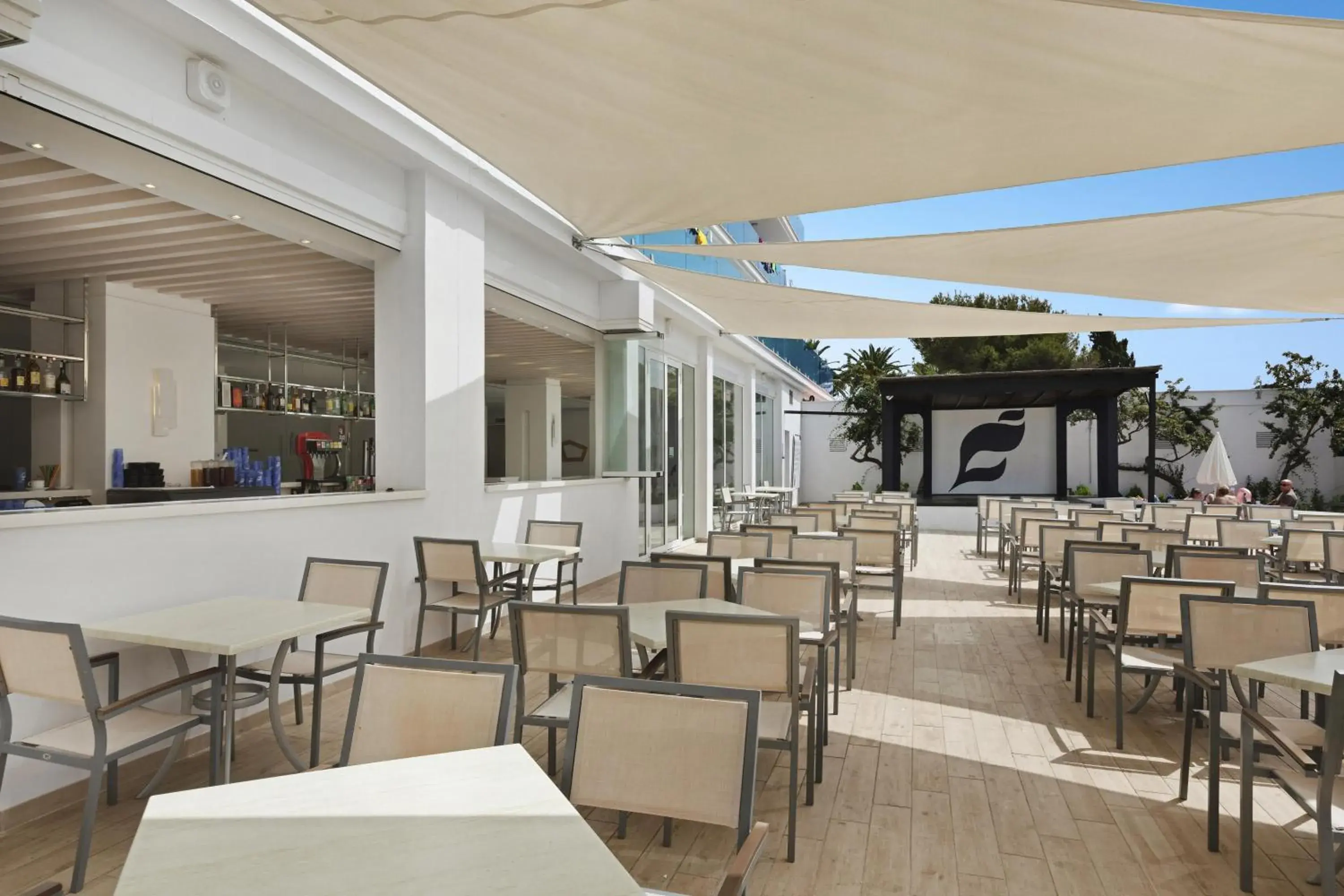 Restaurant/places to eat in THB Sa Coma Platja Restaurant/places to eat in THB Sa Coma Platja