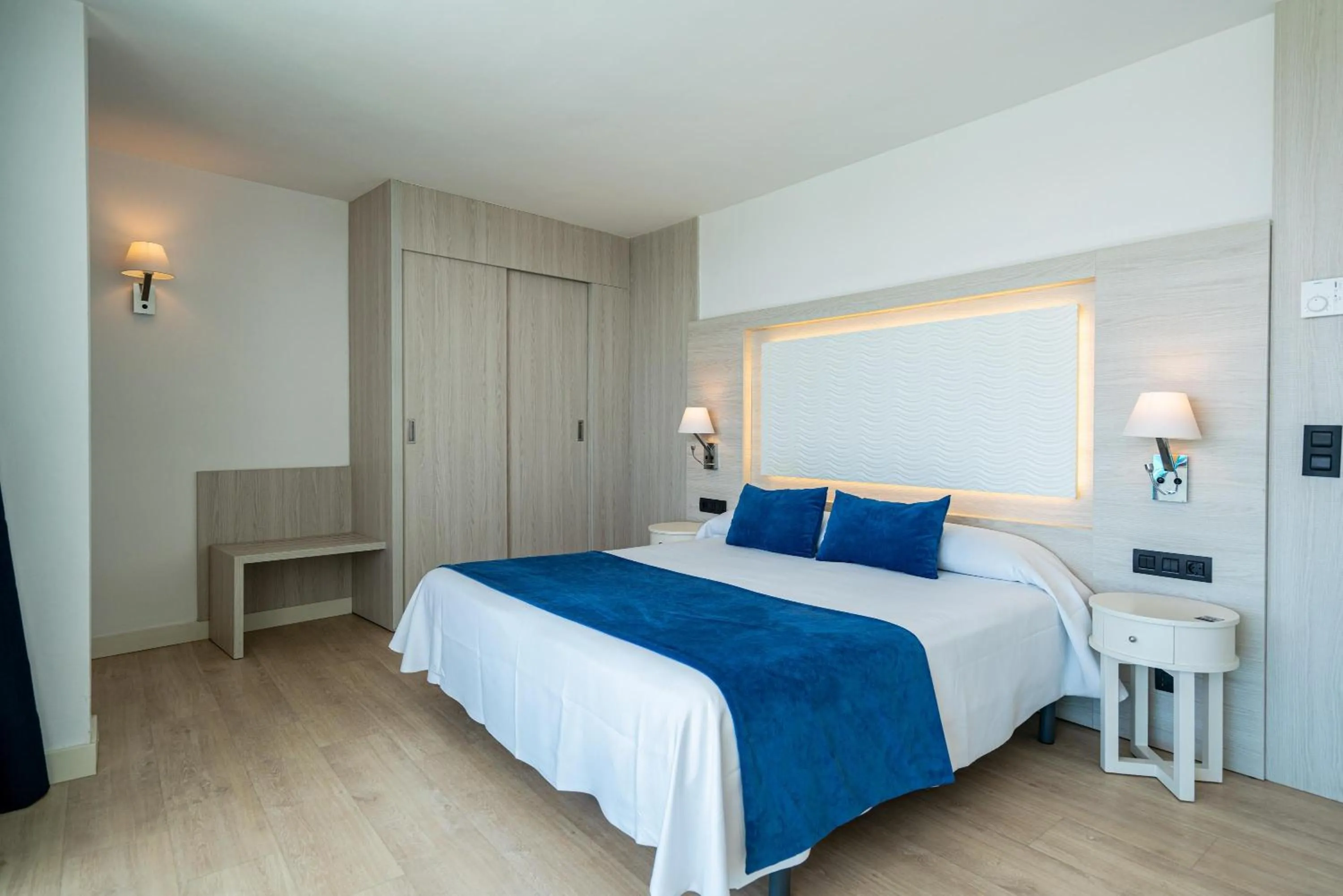 Photo of the whole room, Bed in THB Sa Coma Platja