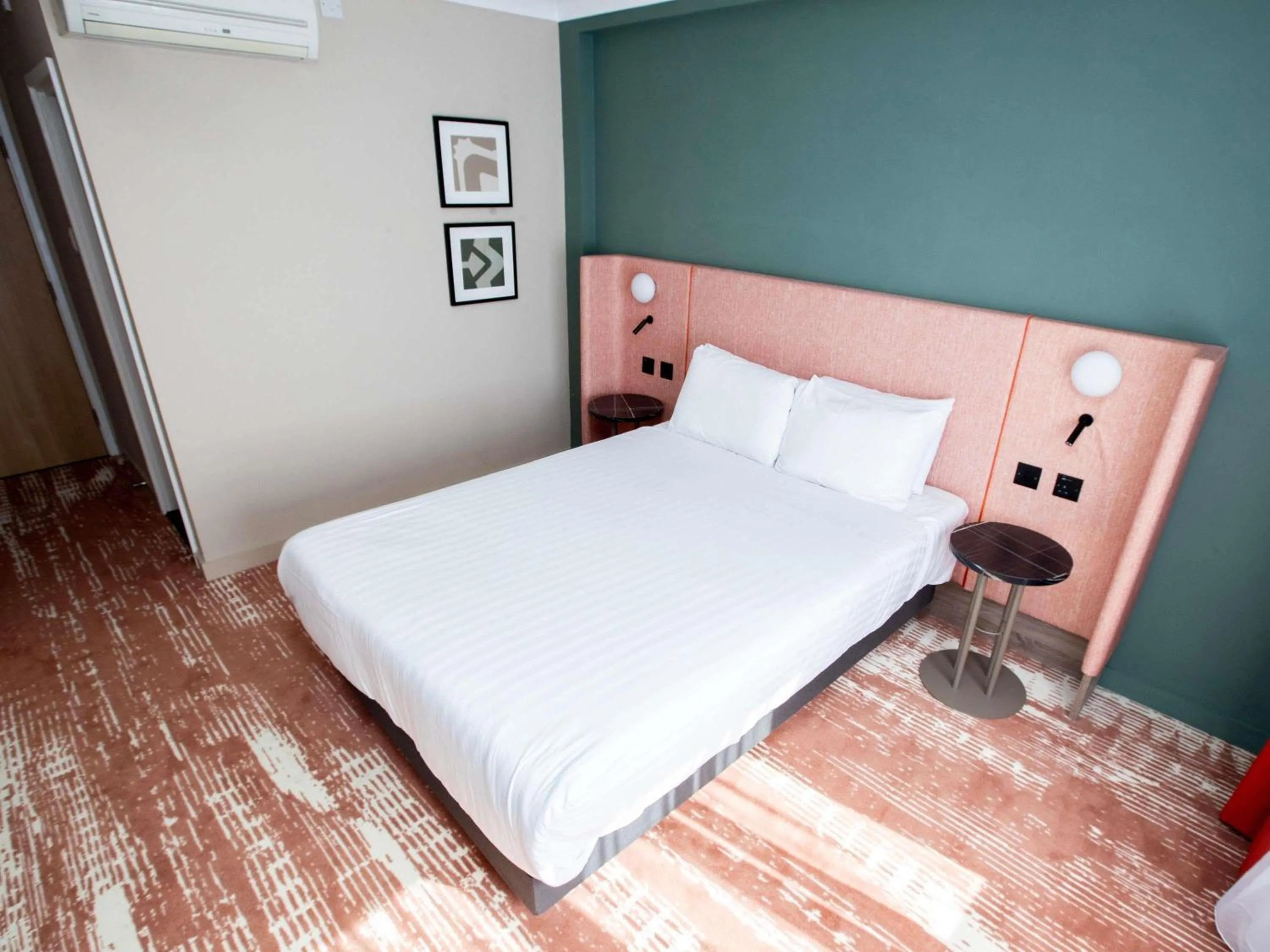 Bedroom, Bed in Mercure Thurrock Stifford Hall