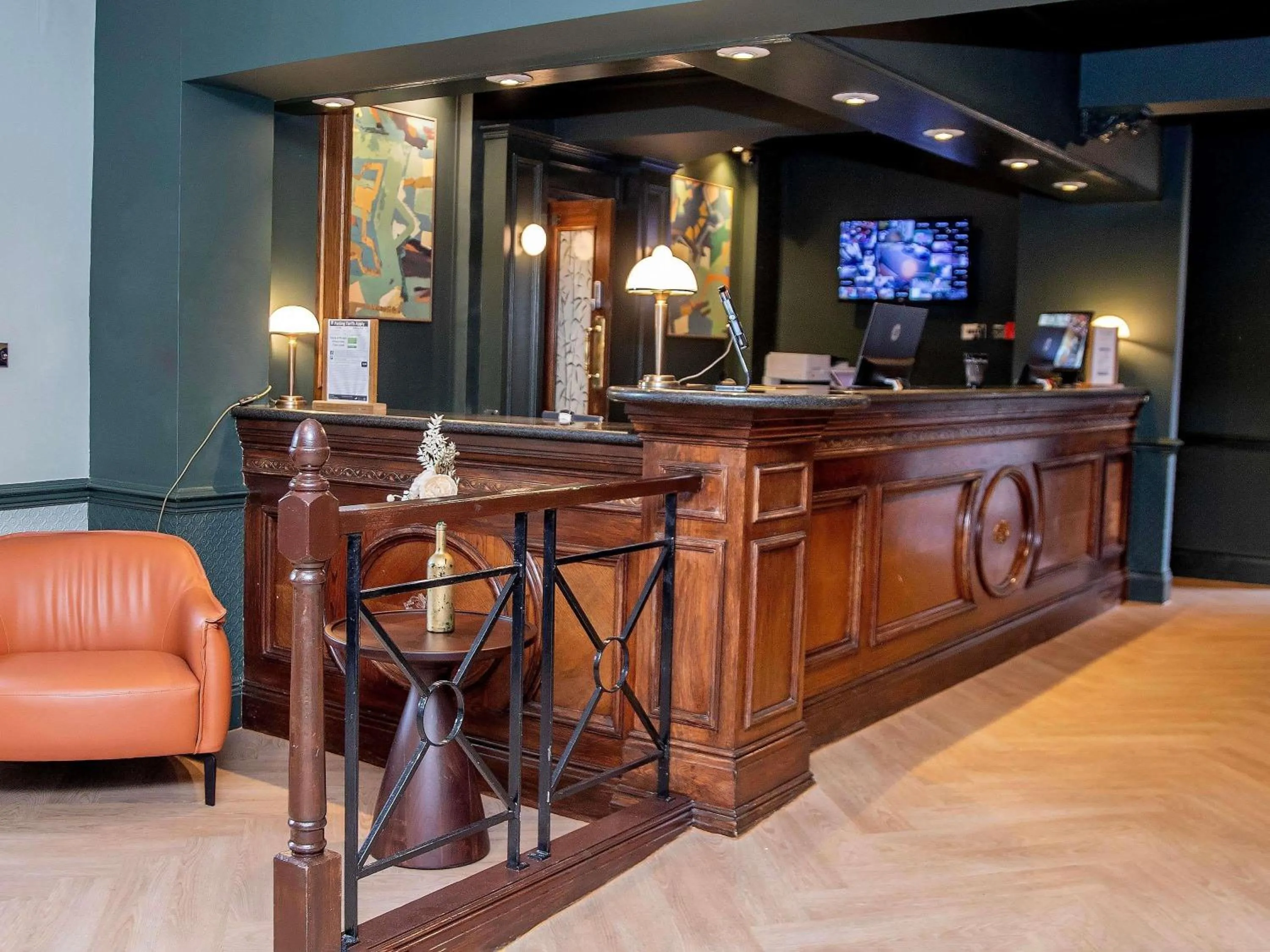 Property building in Mercure Thurrock Stifford Hall