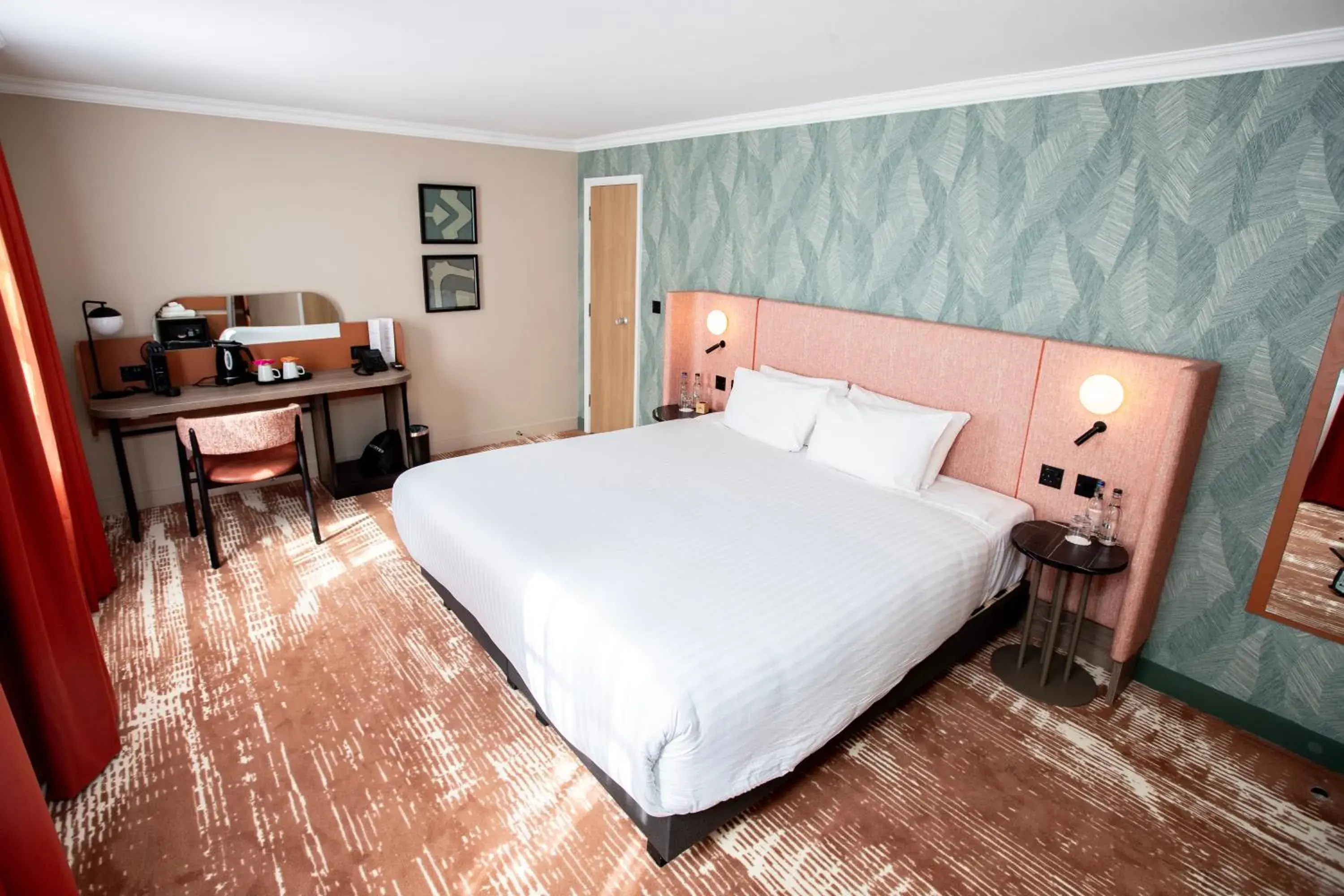 Superior Double Room in Mercure Thurrock Stifford Hall Superior Double Room in Mercure Thurrock Stifford Hall