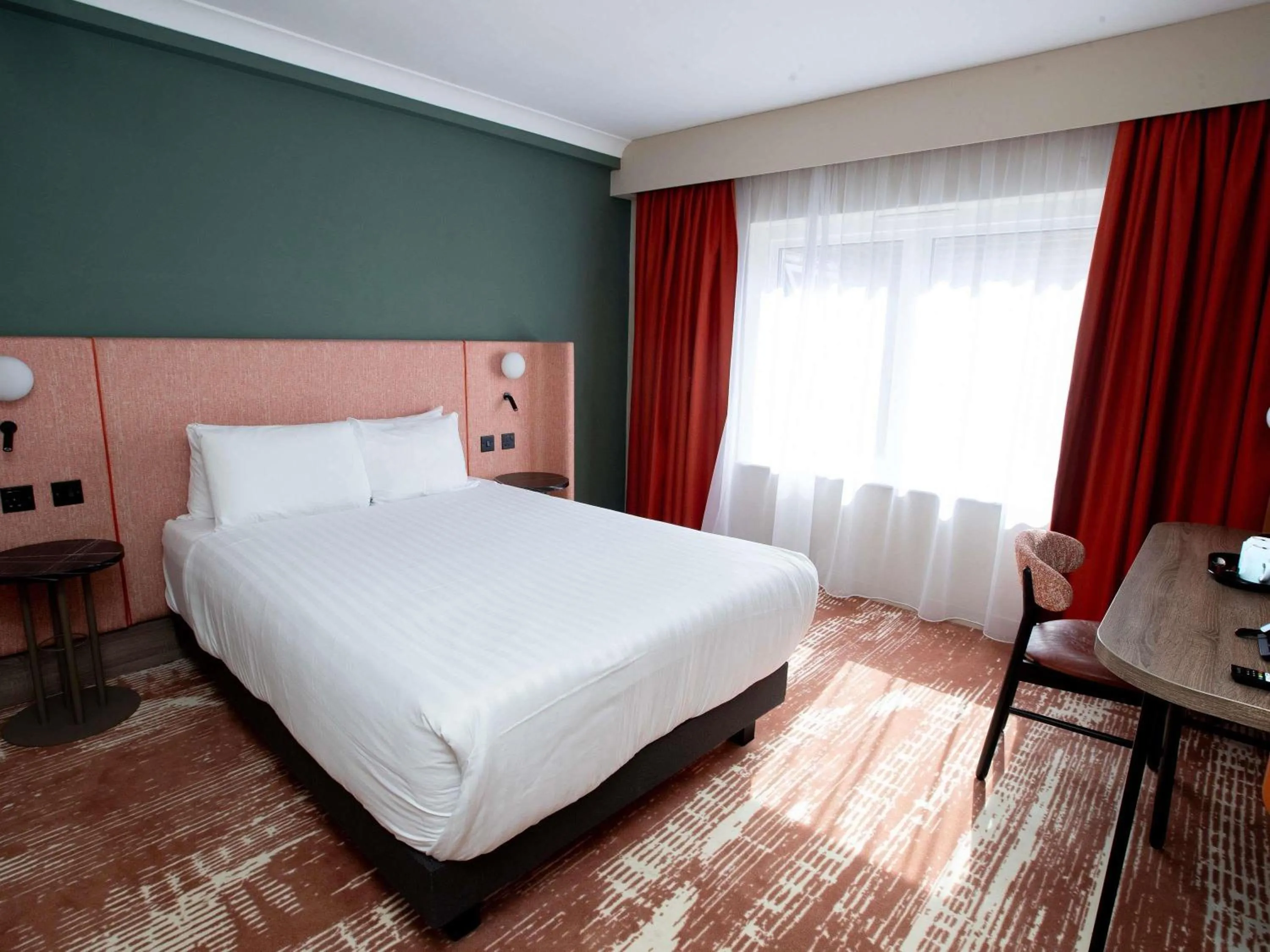 Bedroom, Bed in Mercure Thurrock Stifford Hall