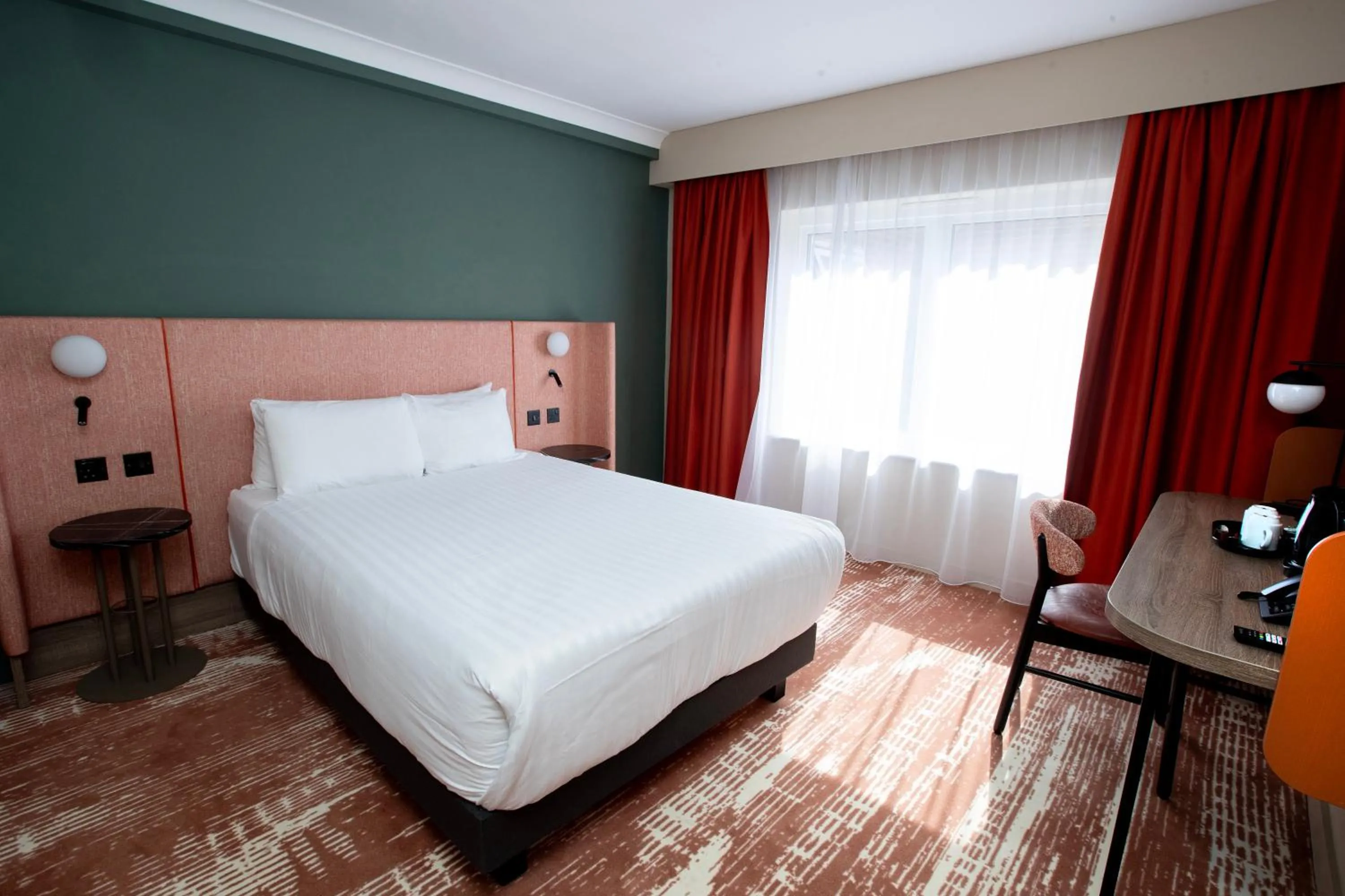 Bed in Mercure Thurrock Stifford Hall