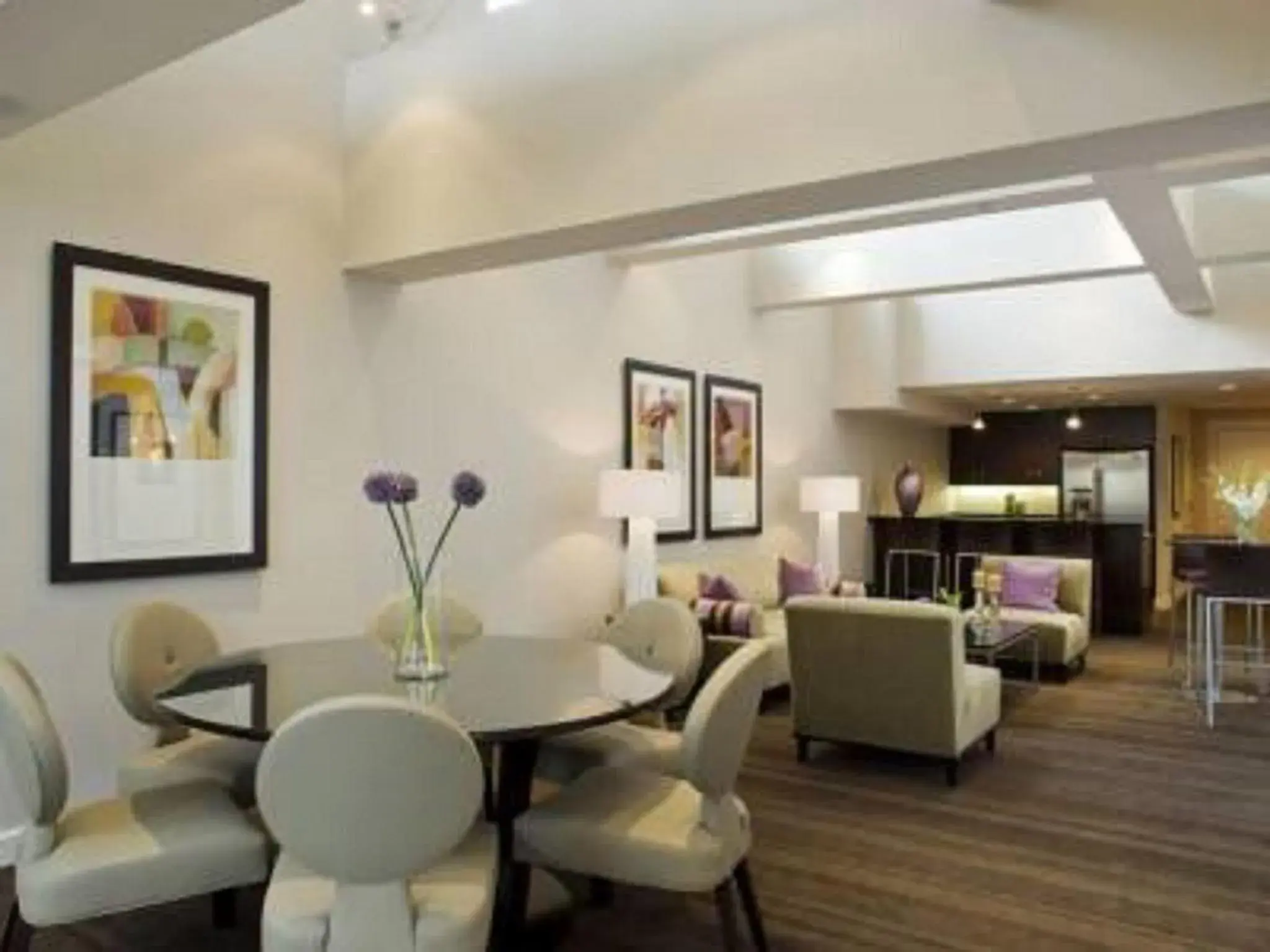 Lounge or bar in Global Luxury Suites at The White House Lounge or bar in Global Luxury Suites at The White House