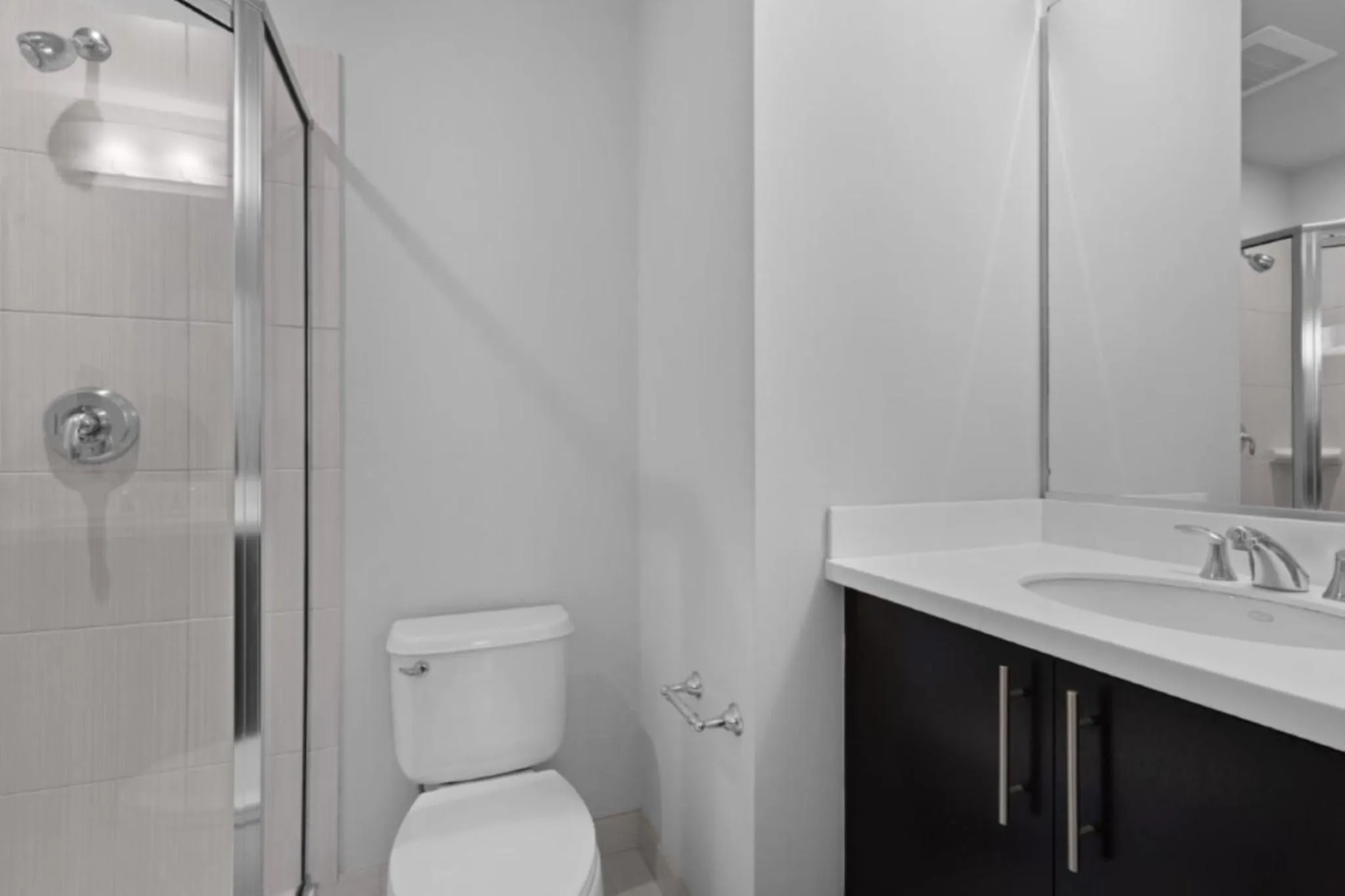 Bathroom in Global Luxury Suites at The White House