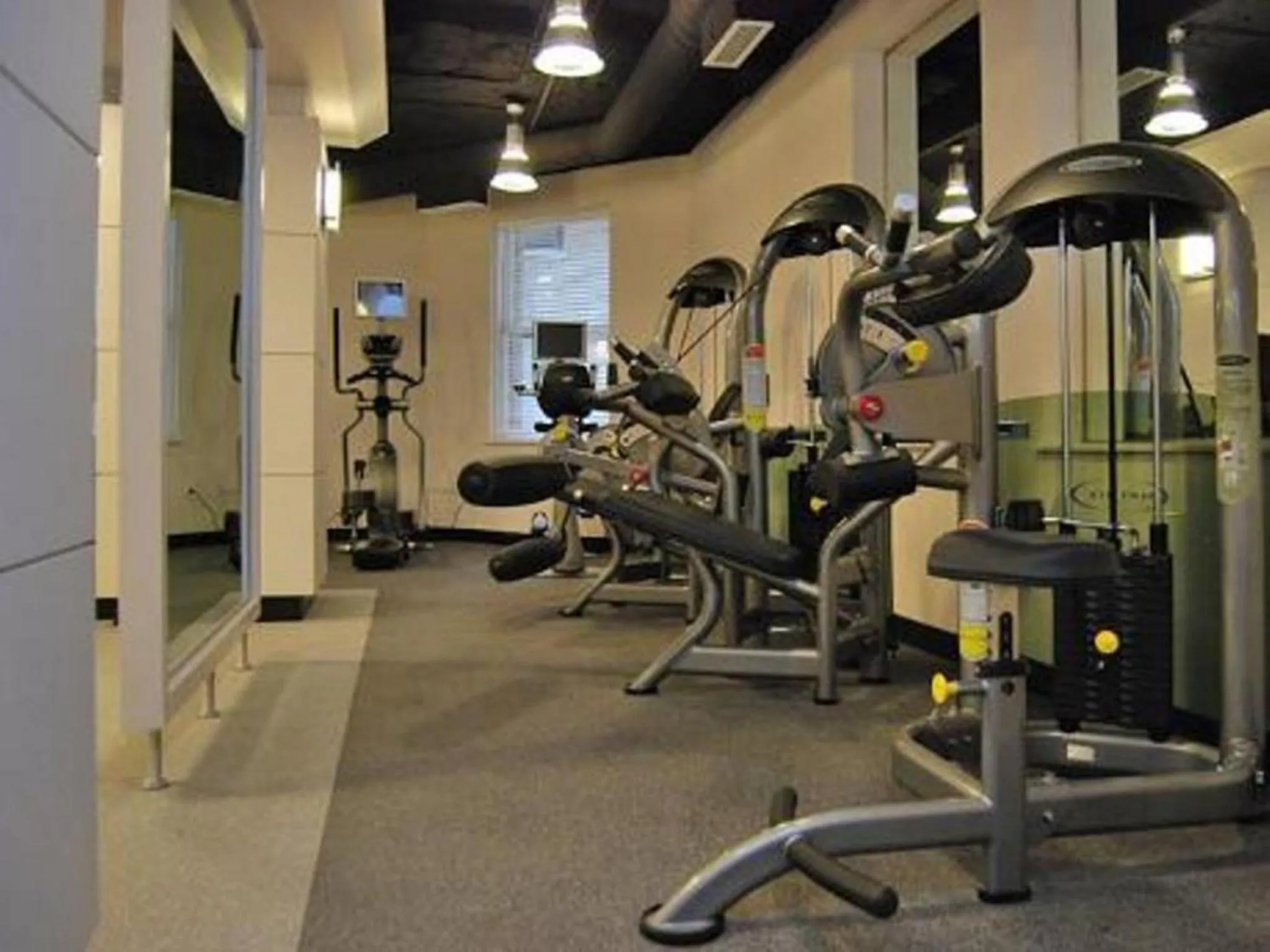 Fitness centre/facilities in Global Luxury Suites at The White House