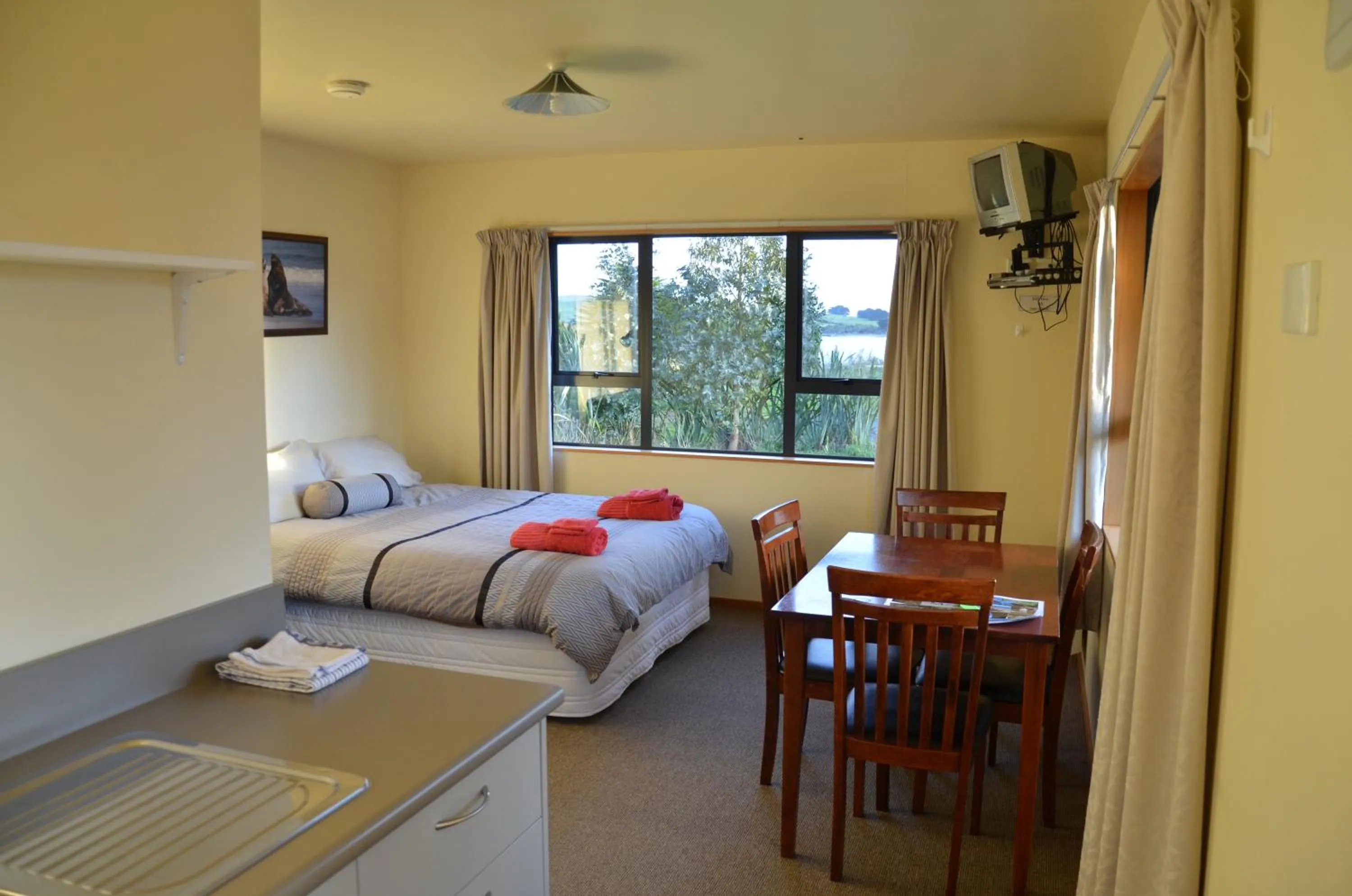 Photo of the whole room, Bed in Catlins Newhaven Holiday Park
