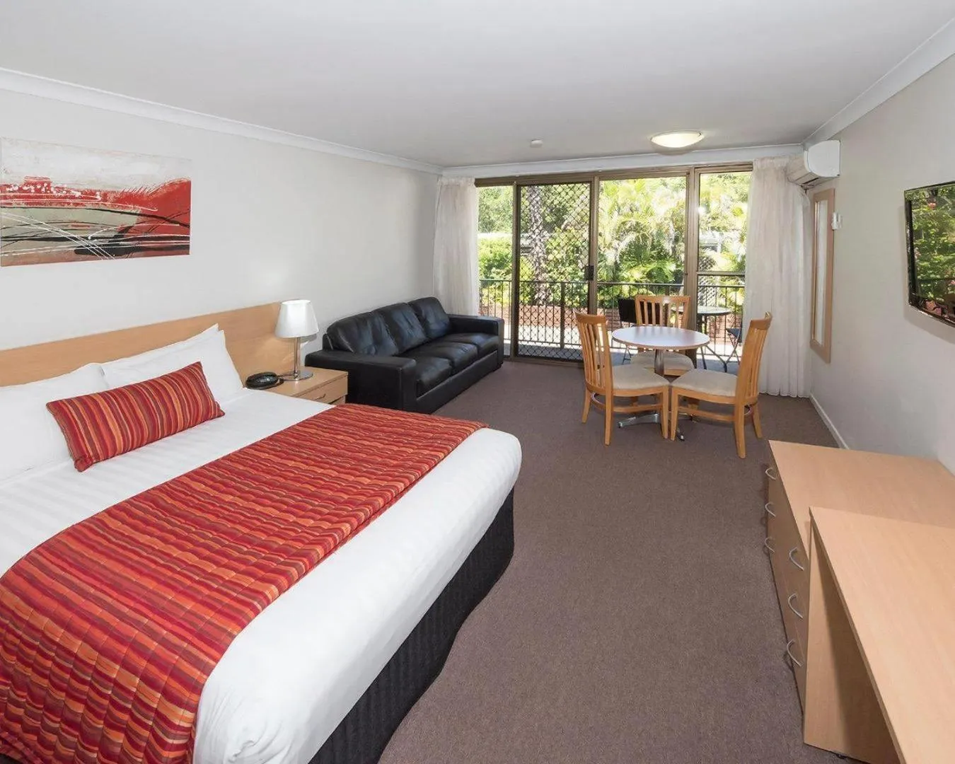 Bedroom, Bed in Comfort Inn Grammar View