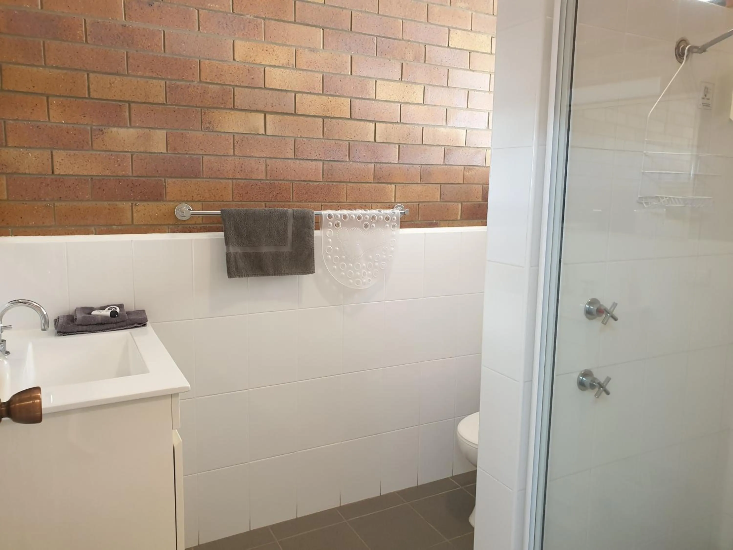 Bathroom in Merino Motor Inn