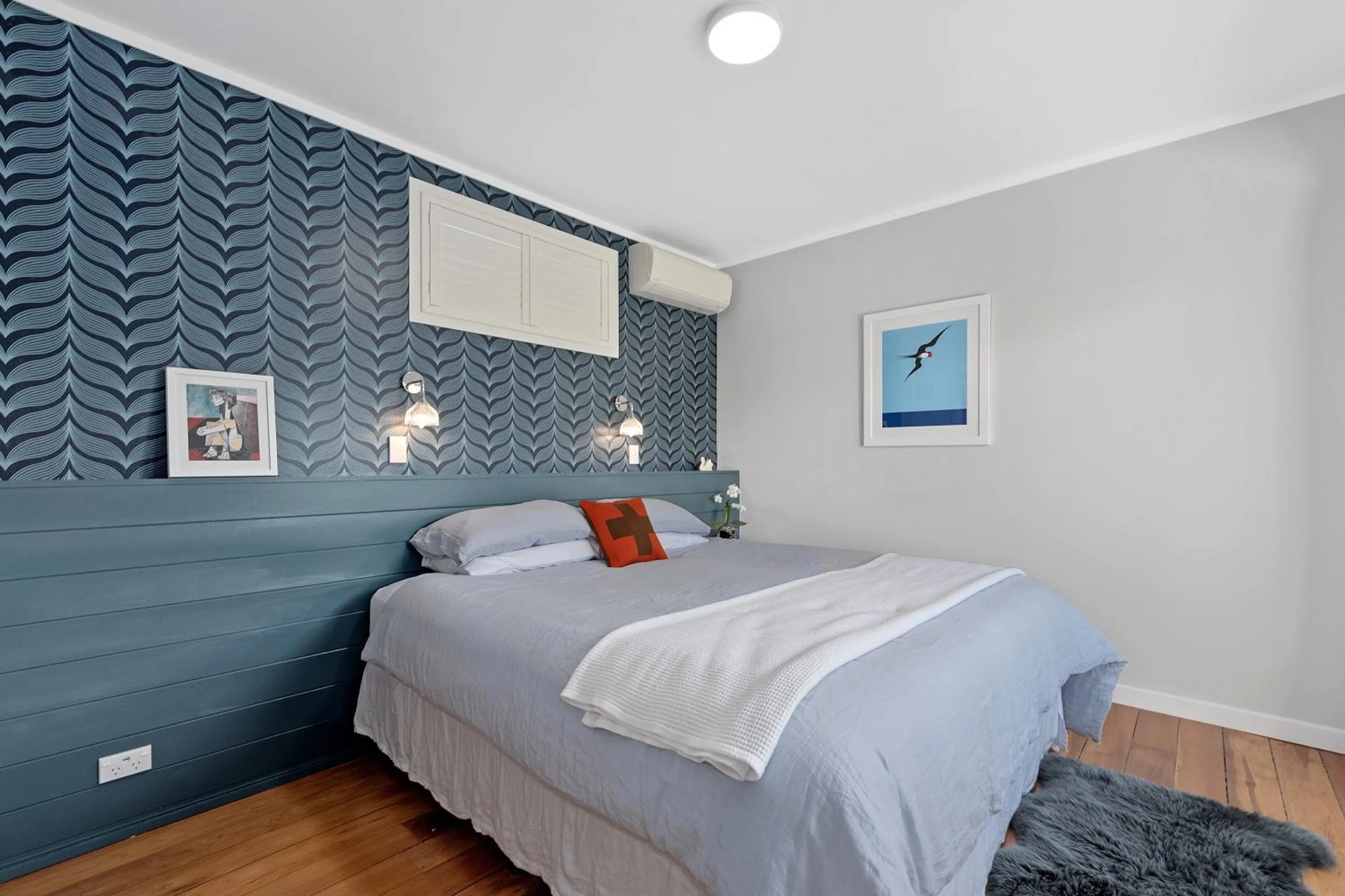 Decorative detail, Bed in Devonport Motel