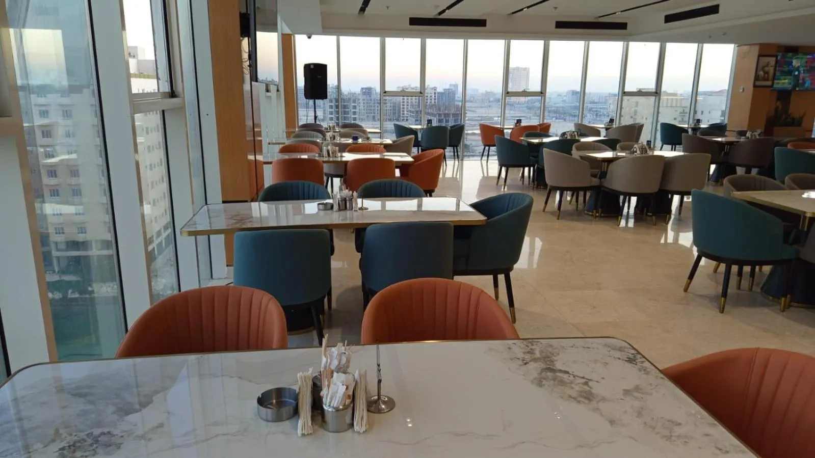 Restaurant/places to eat in Mora Hotel