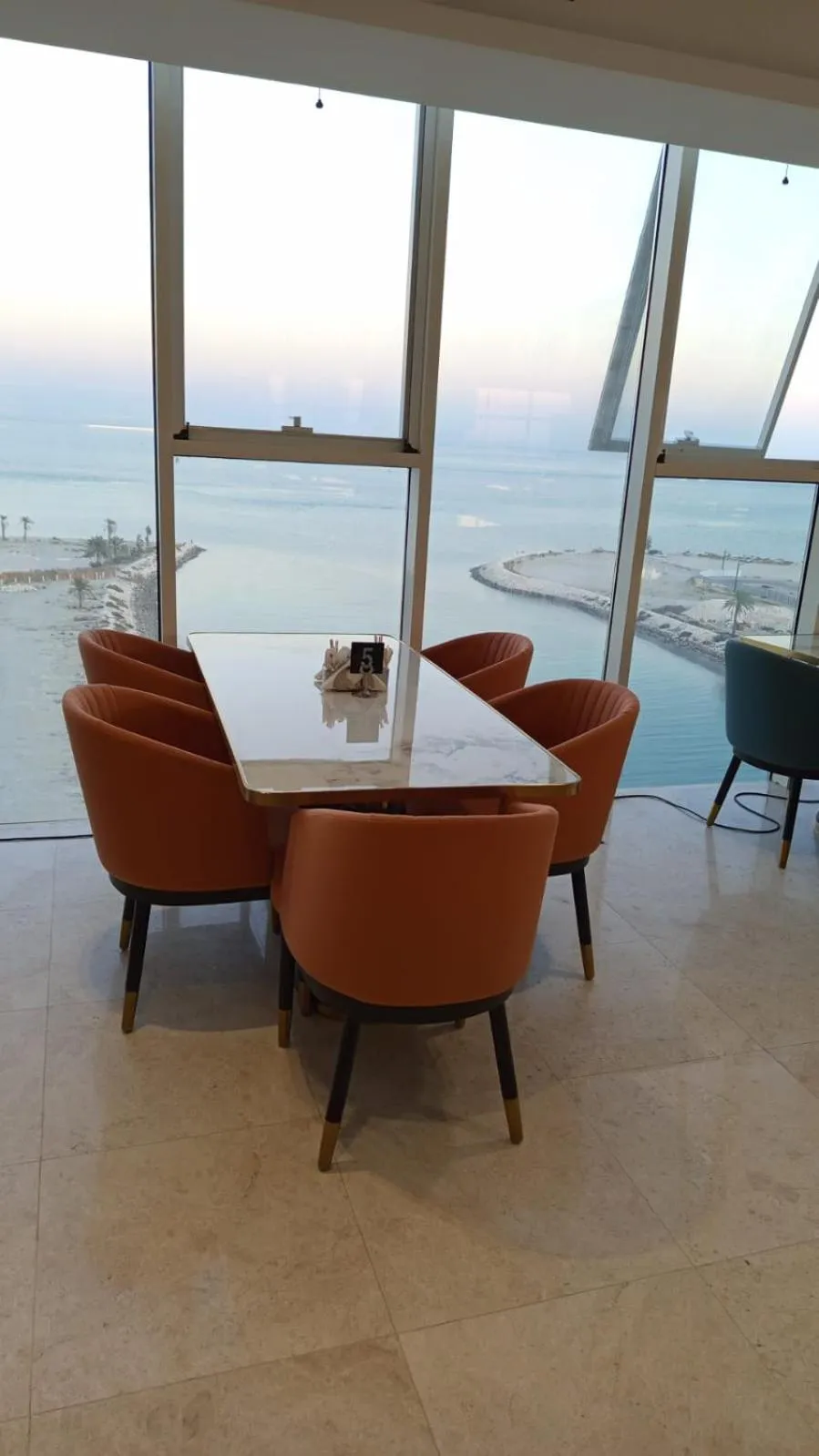 Restaurant/places to eat in Mora Hotel