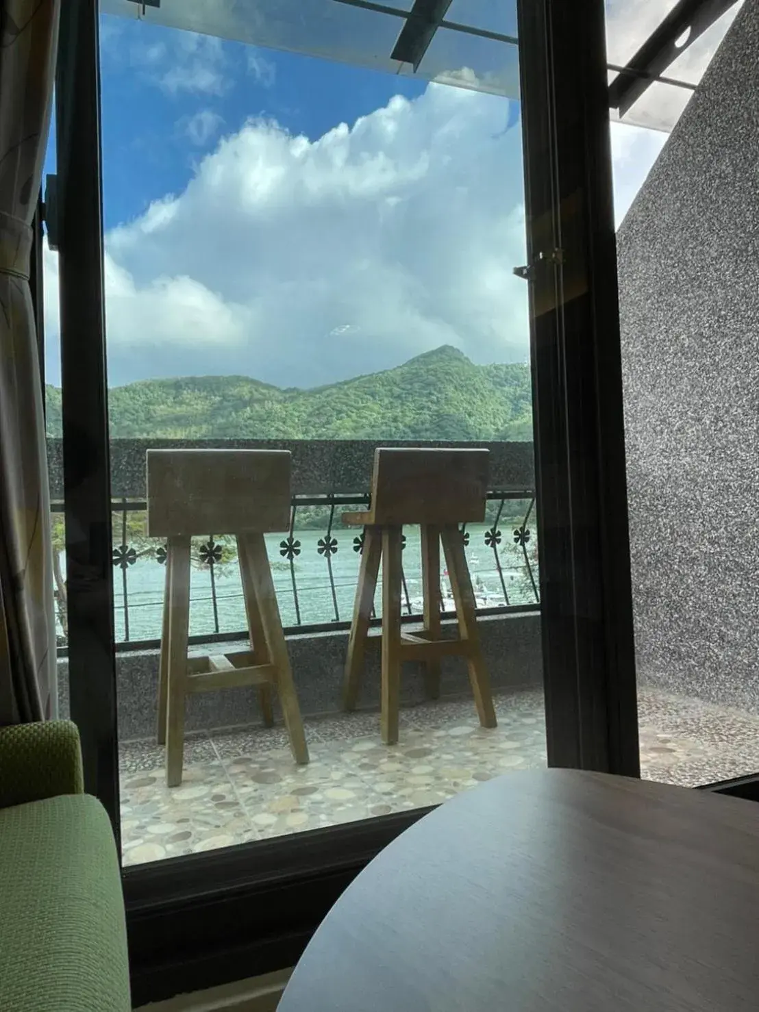 Honeymoon Suite with Lake View in Lakeside 46 Honeymoon Suite with Lake View in Lakeside 46