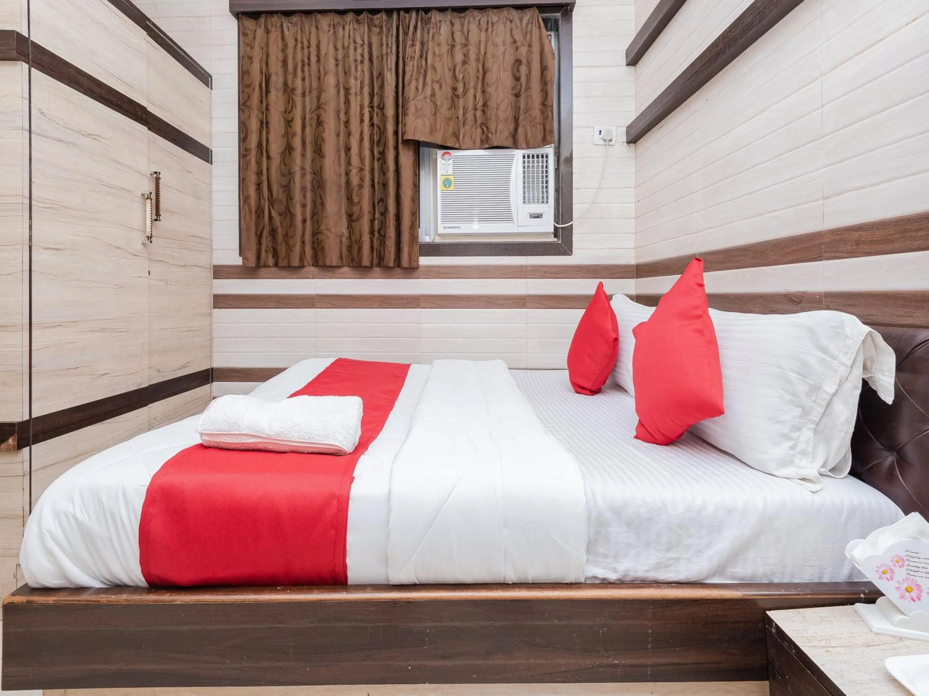 Bed in Hotel Al Moazin