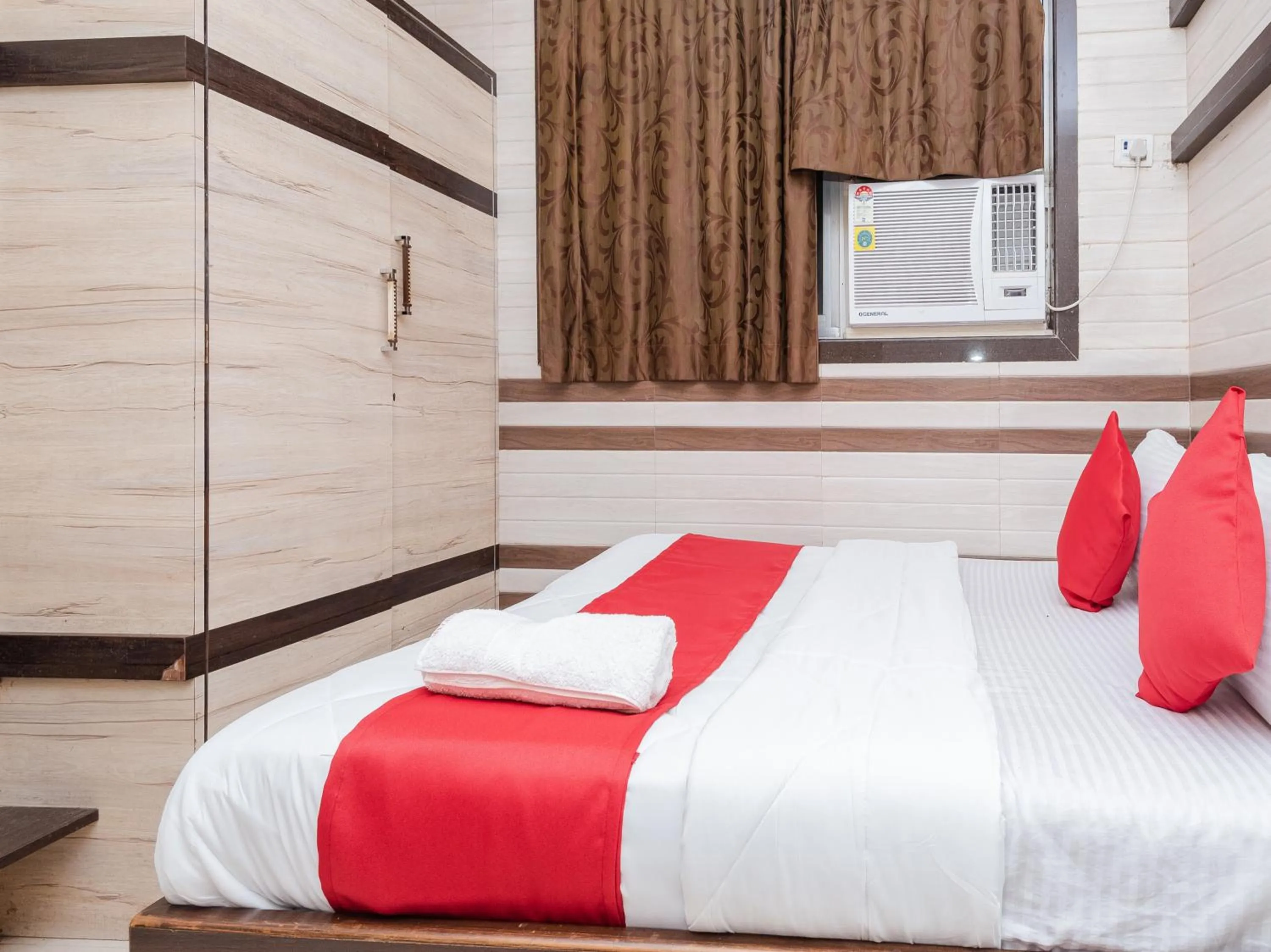 Bed in Hotel Al Moazin